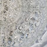 Round plate with crystal compartments