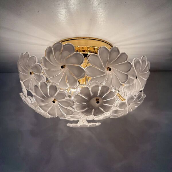 Plafonnier floral en verre blanc de Murano, italien, des années 1970.