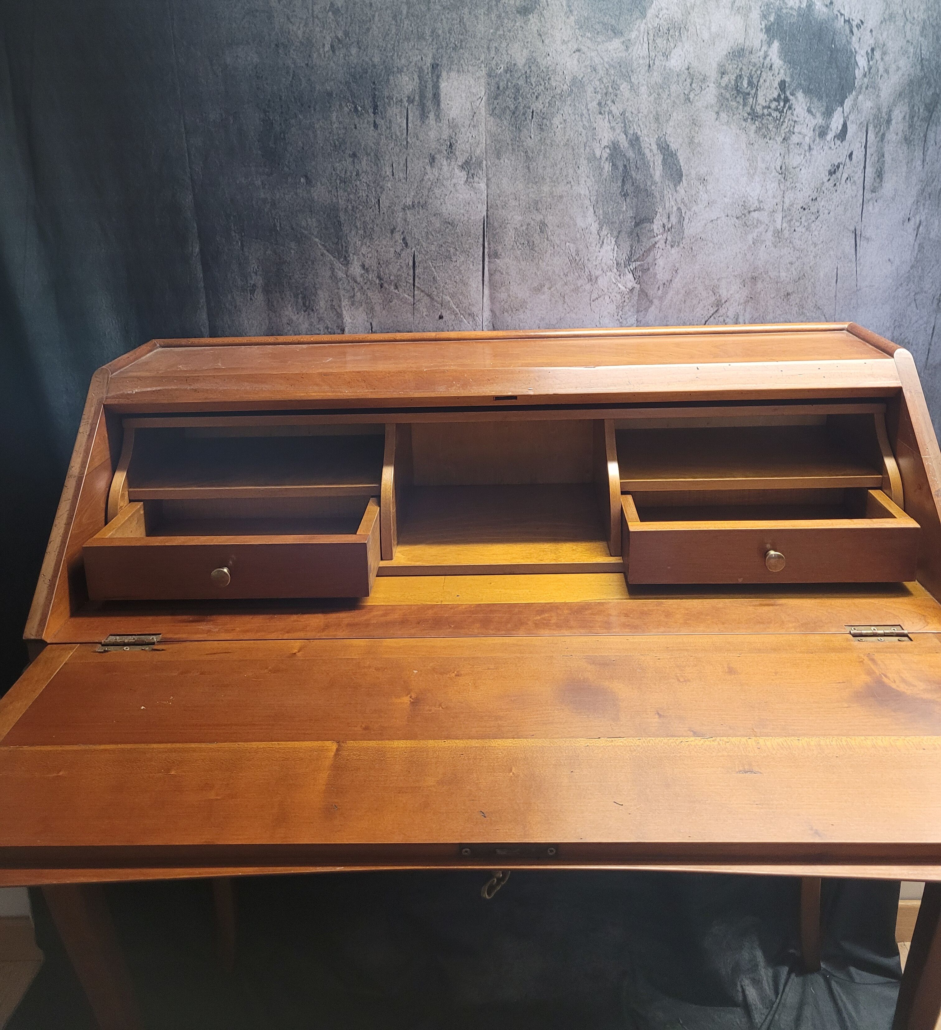 Wooden slope desk louis xv style