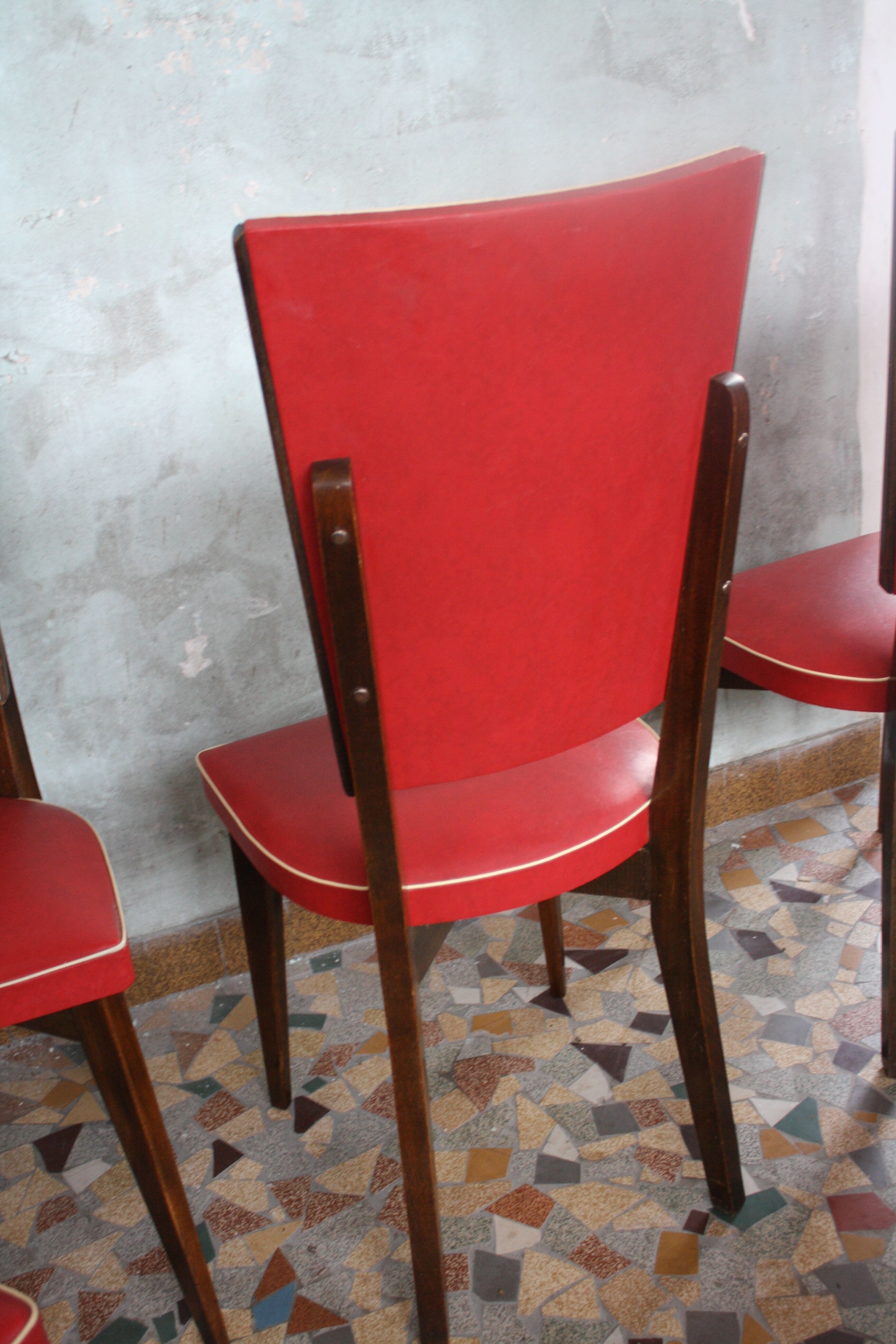 Lot of 8 vintage wooden chairs and red skai