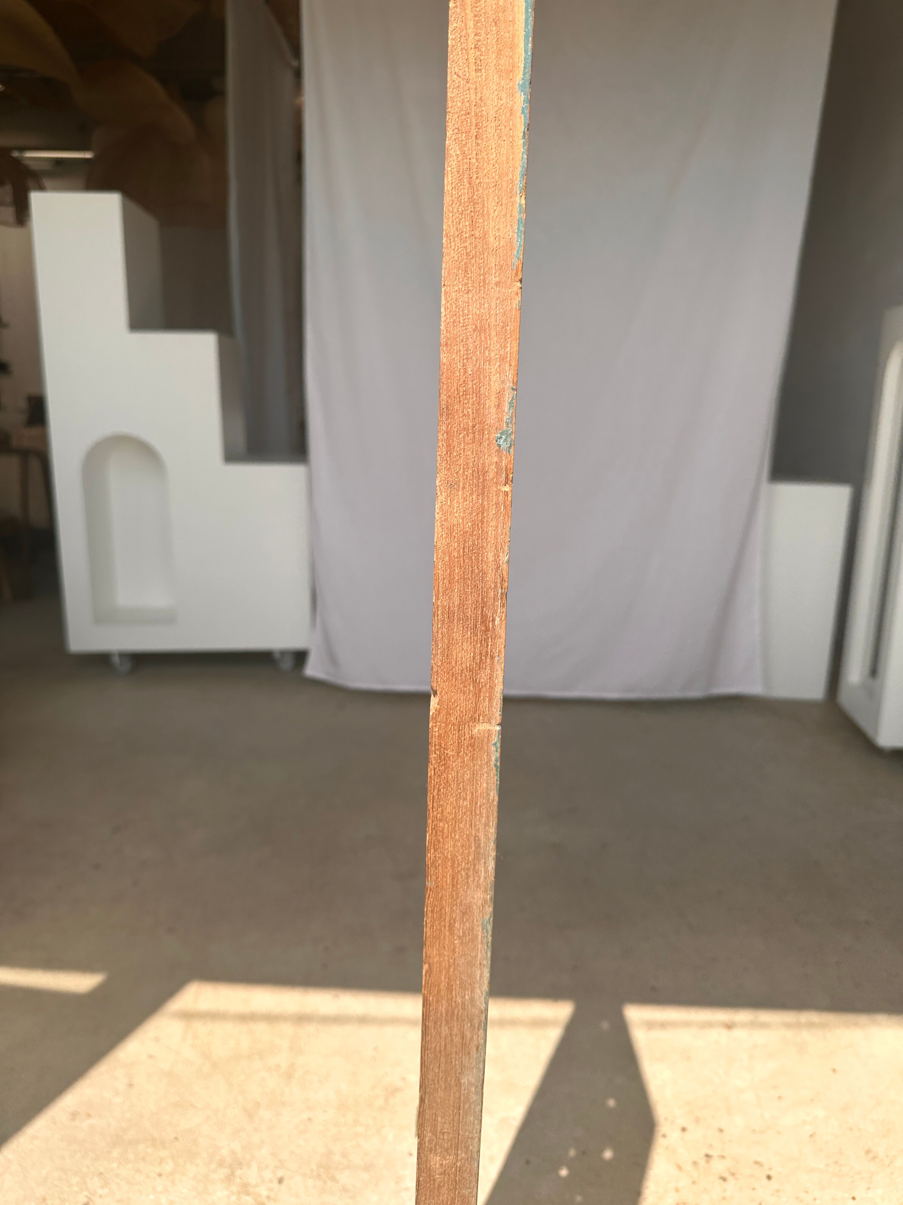 Rectangular Indonesian construction element with blue and yellow plant in carved wood