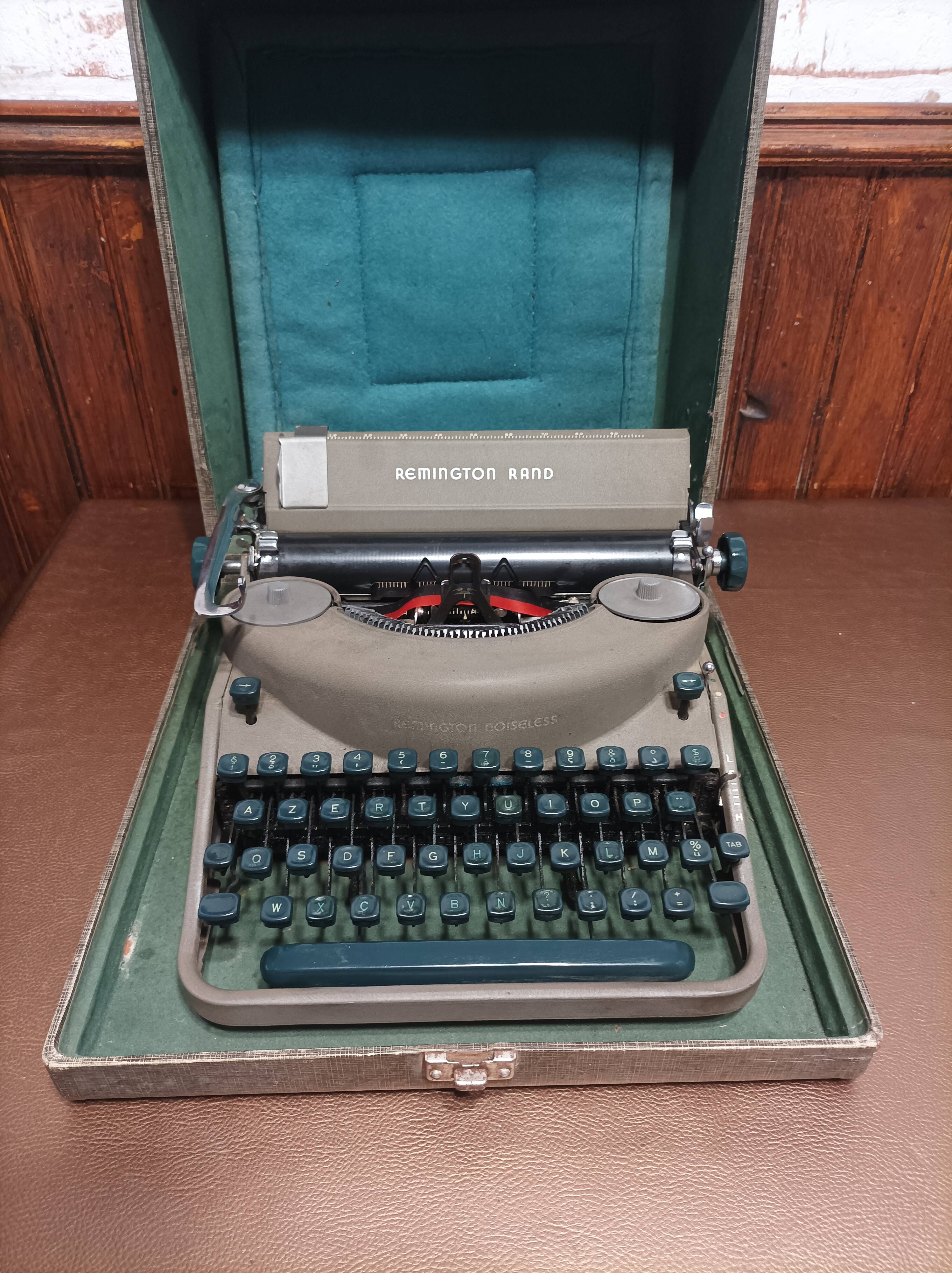 Remington noiseless army green typewriter made in france 50s