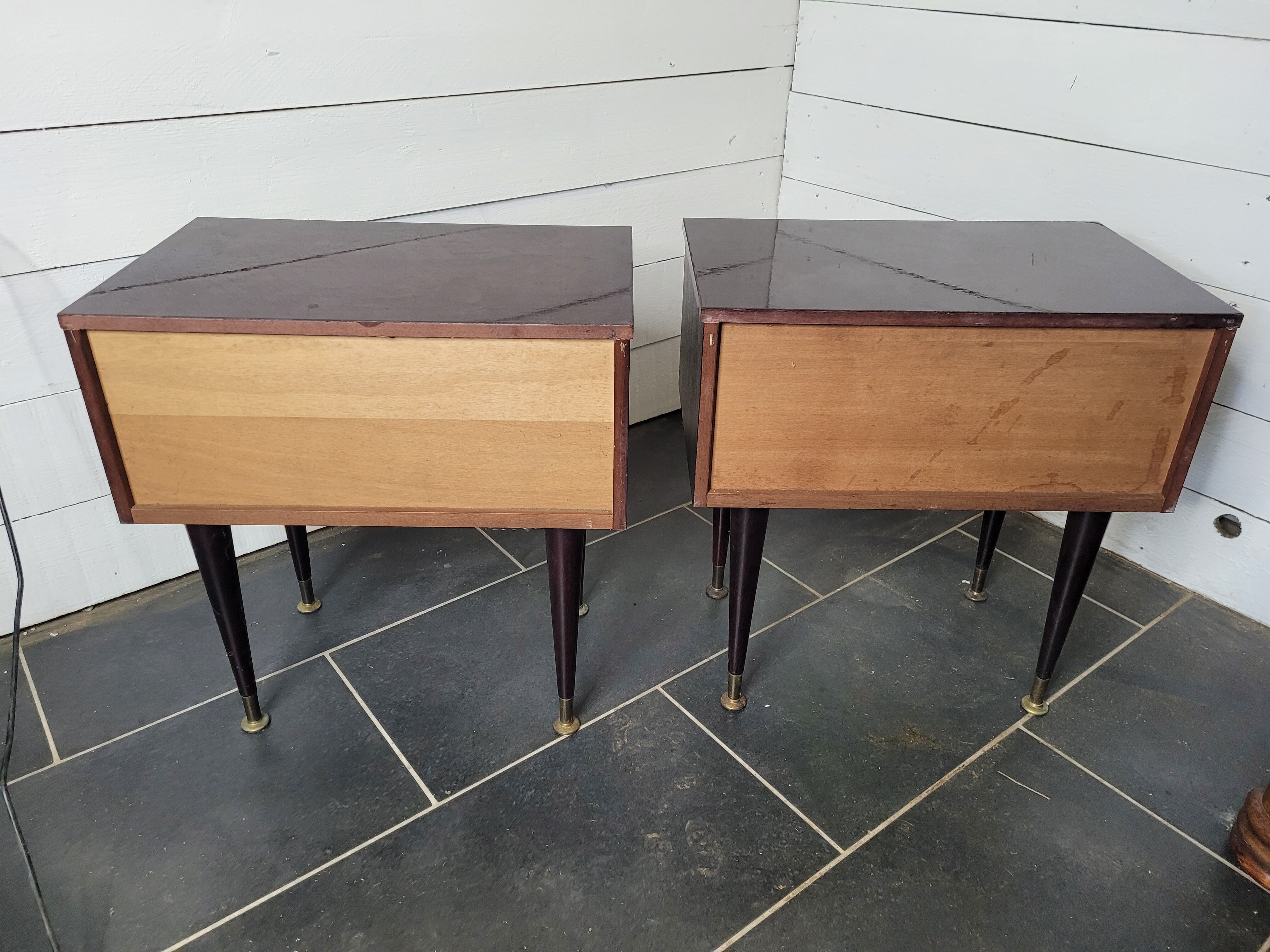 Paire de tables de chevet en acajou