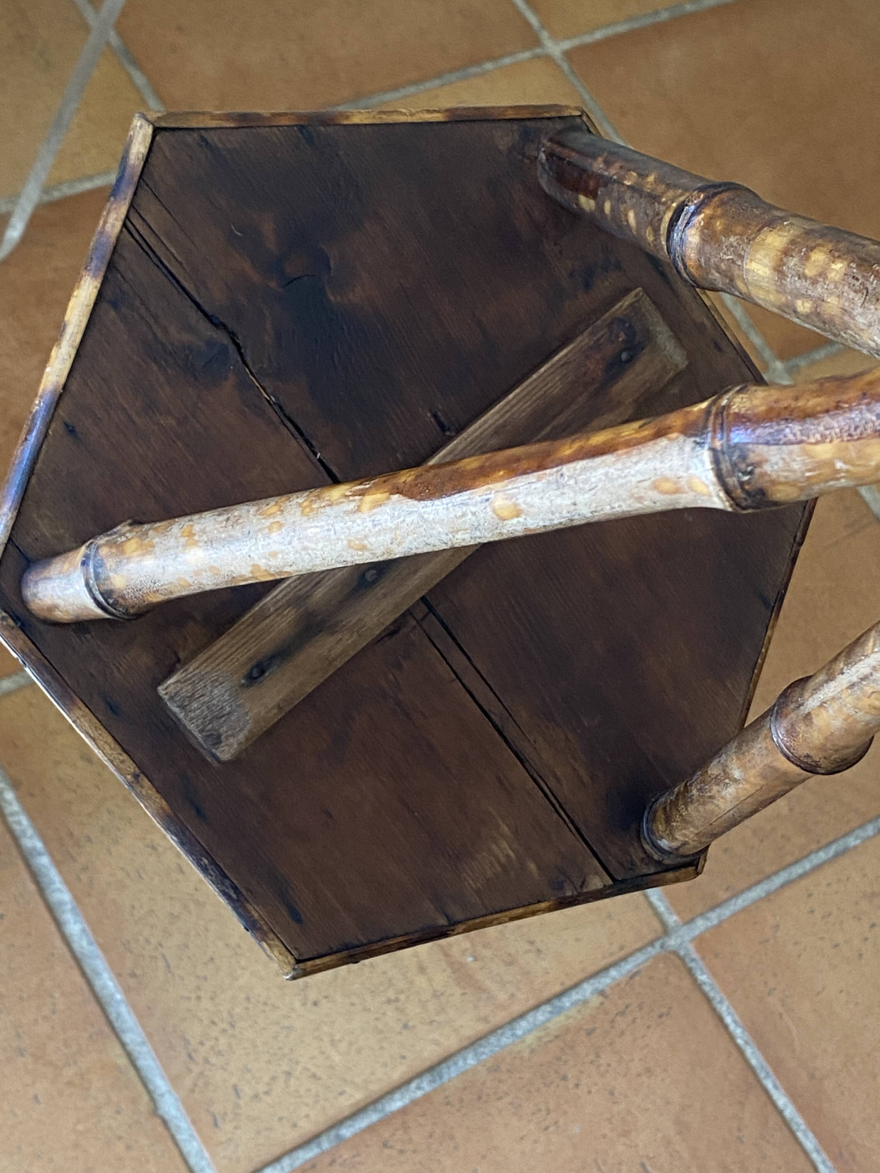 Colonne tripode en bambou