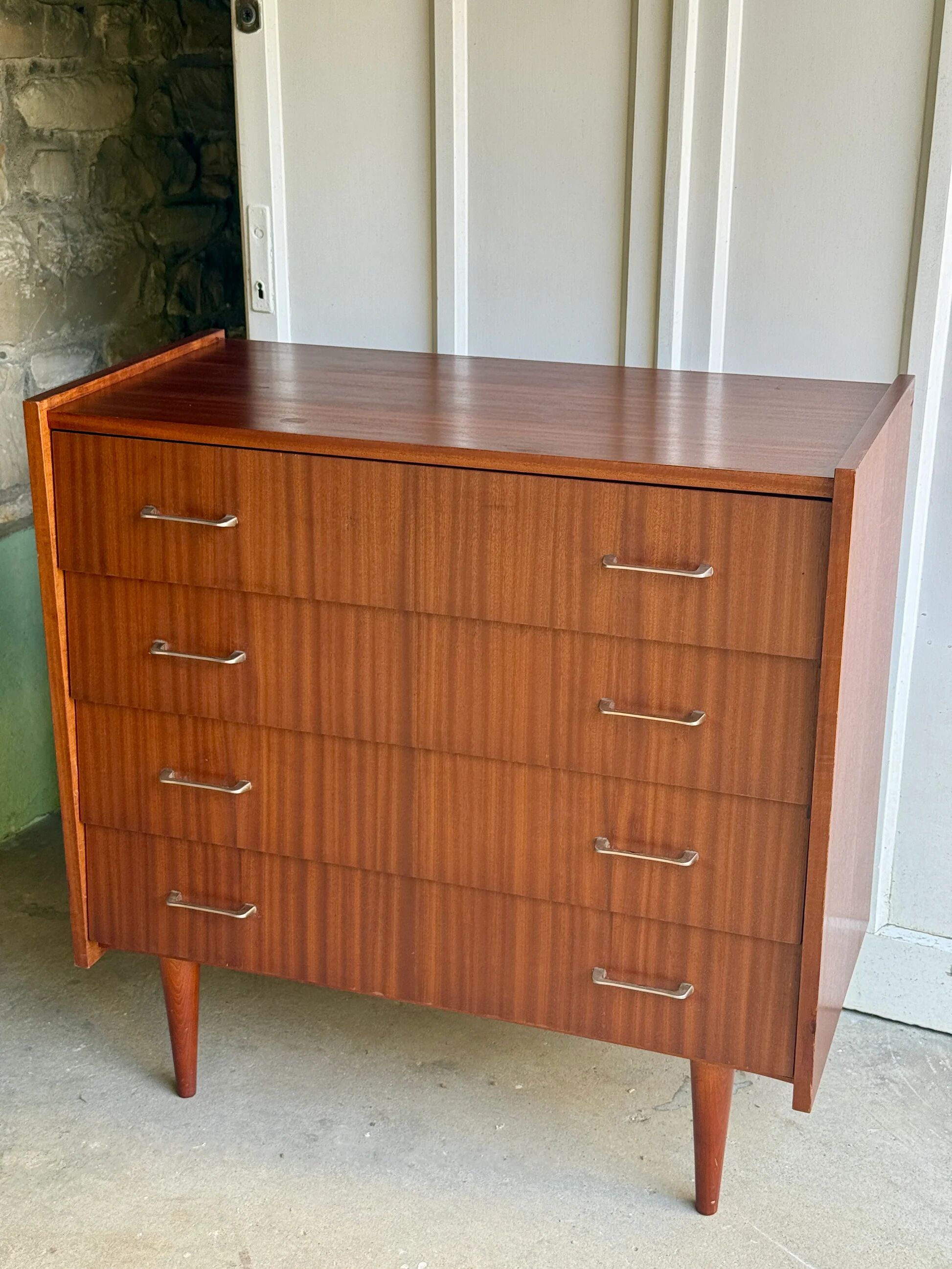 Mid-century commode style