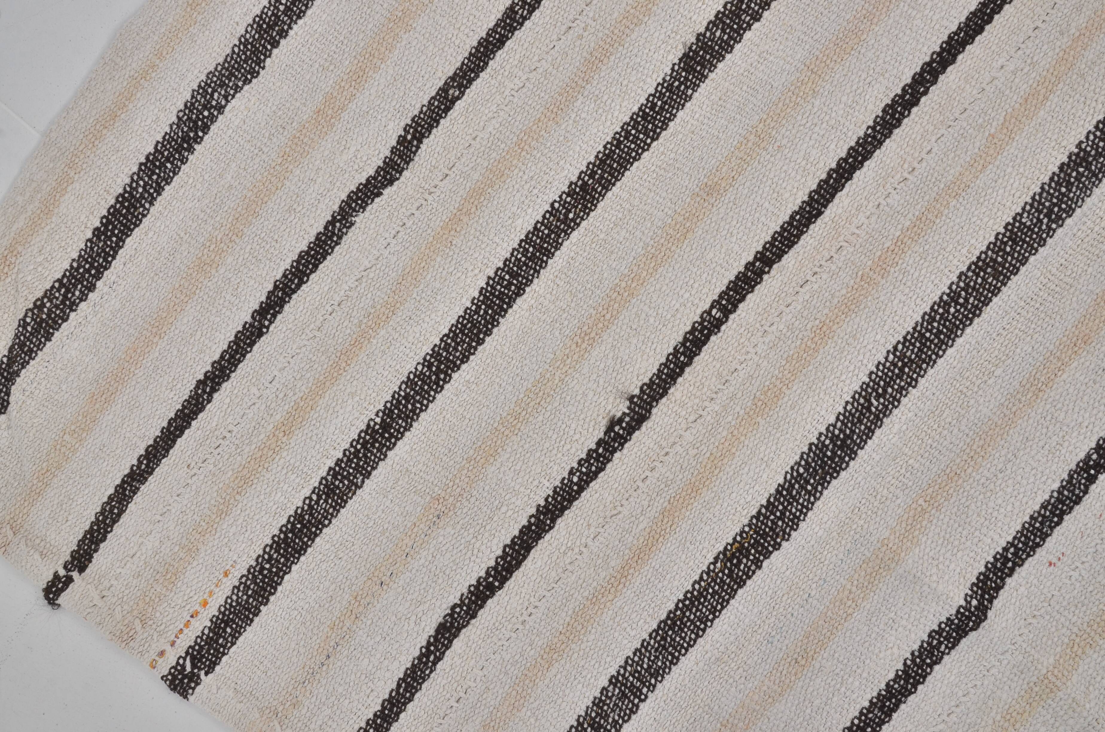 Vintage Anatolian hemp kilim, reference 3692