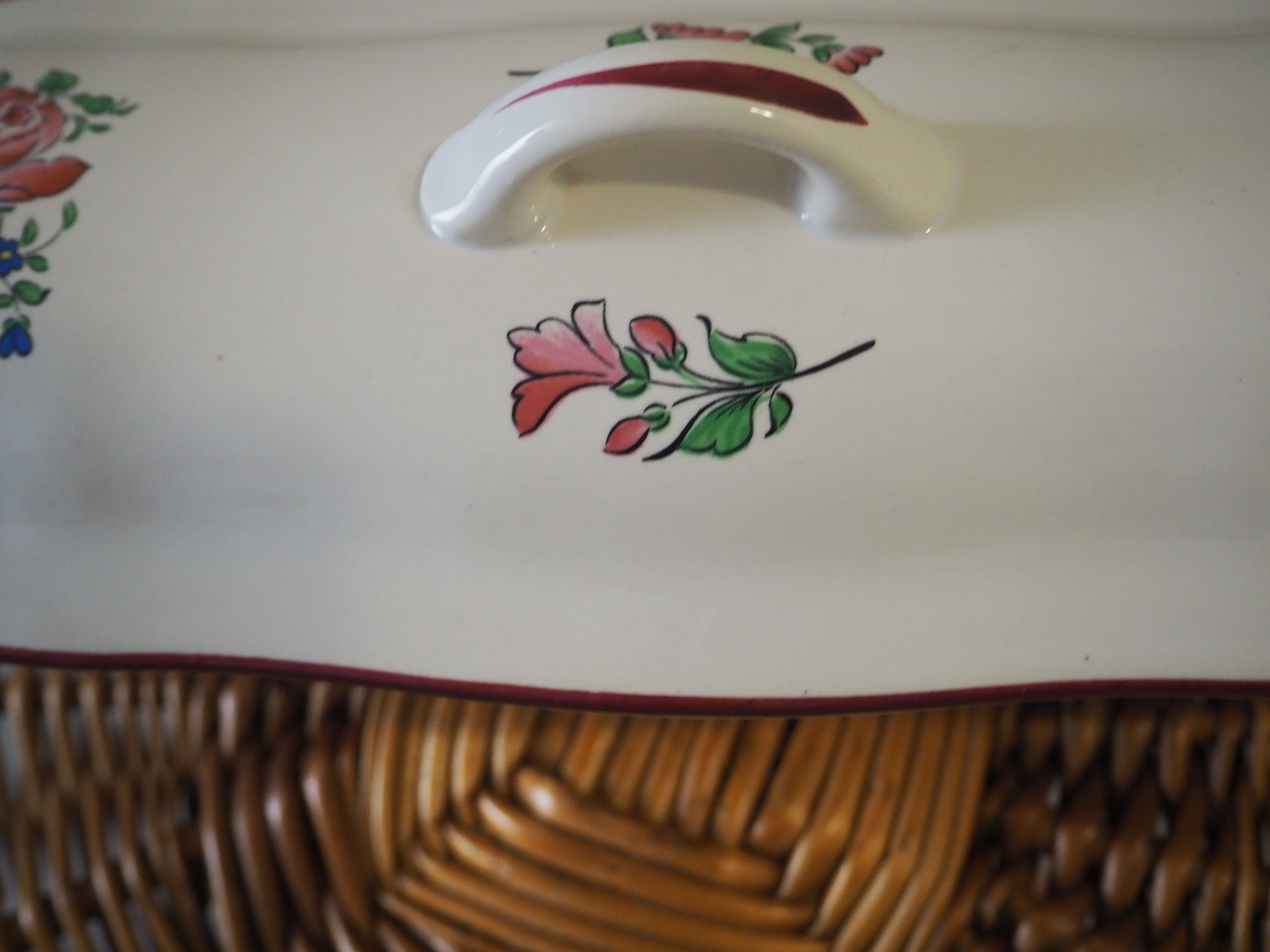 Comb holder with lid or bonbonnière - louis xv – reverbere collection – faience lunéville