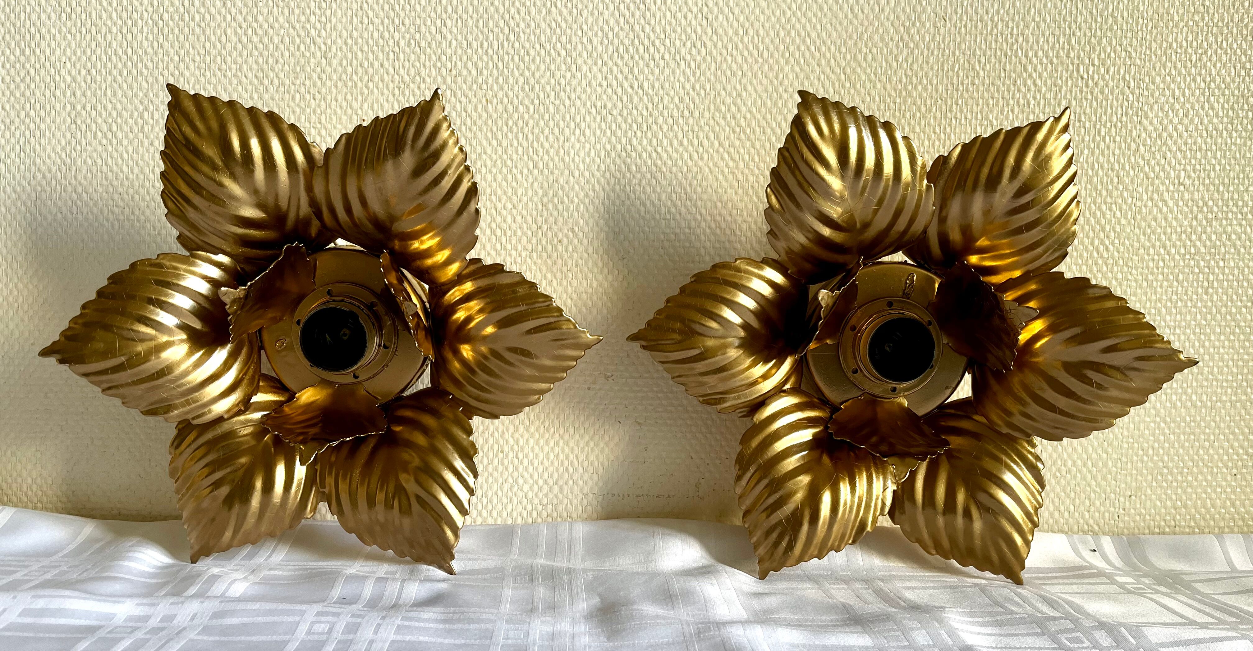 Paire d’appliques fleurs dorées