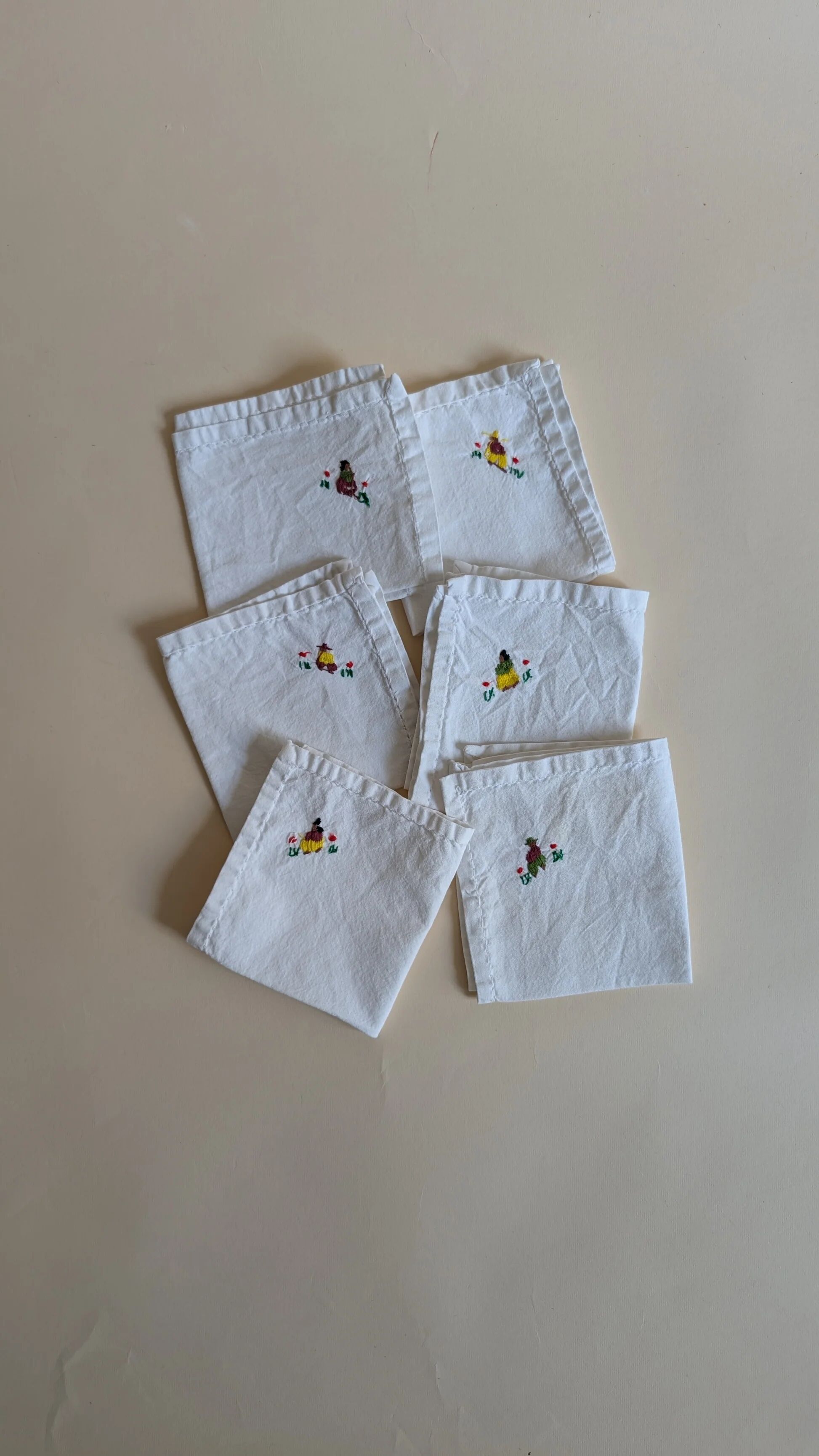 Set of 6 embroidered napkins
