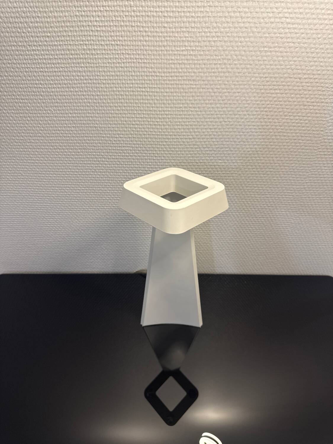 Minimalist design lamp in white ceramic – sculptural piece – st