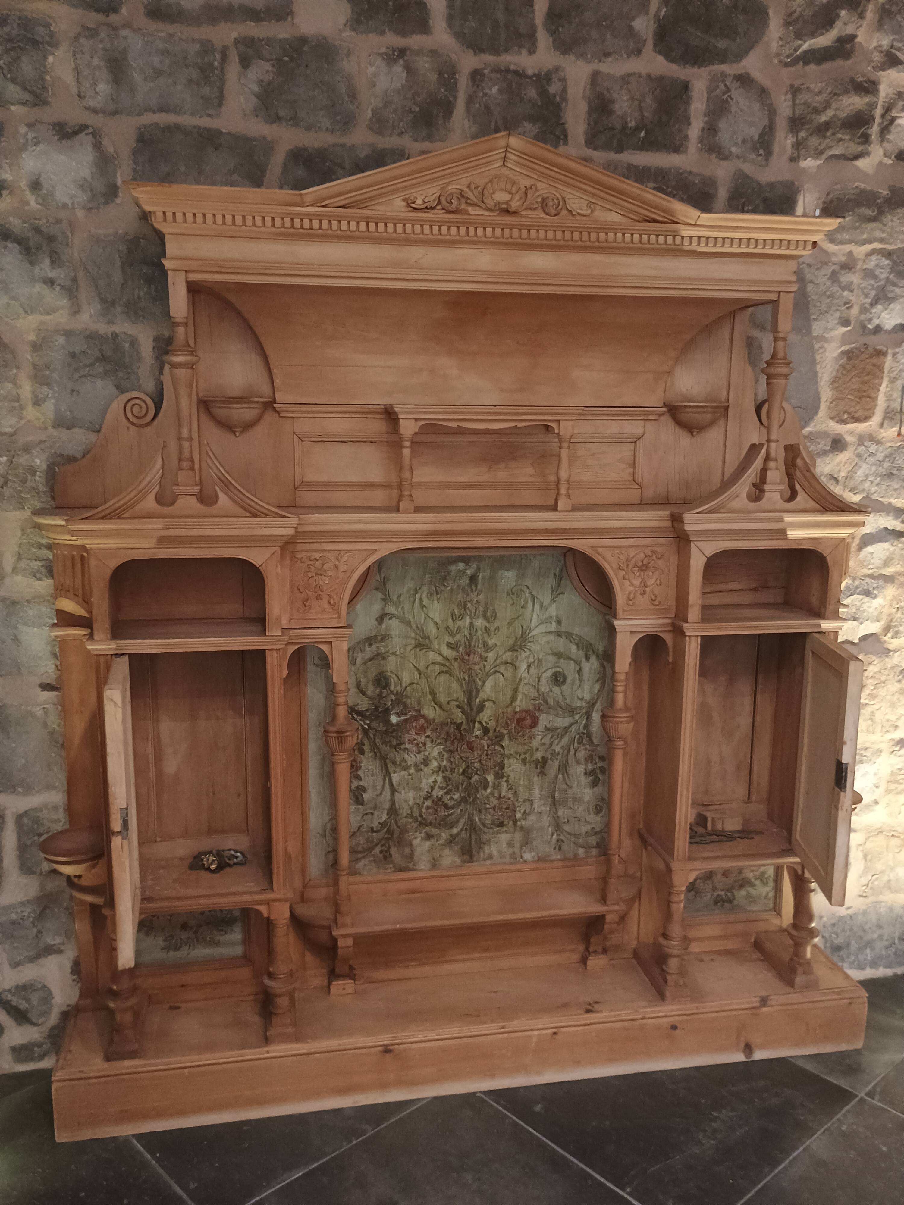 meuble haut de corps d'ornement