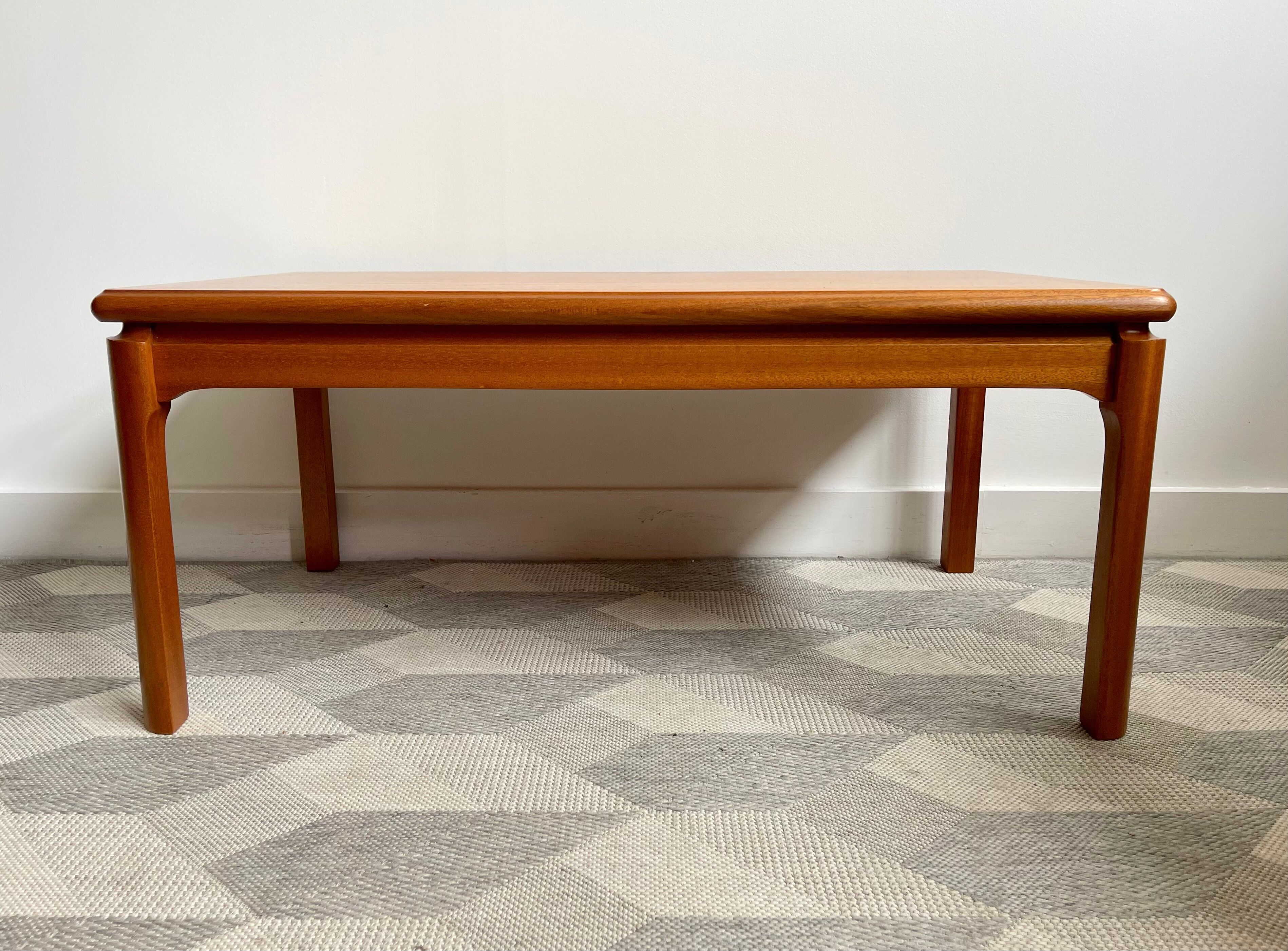 Table basse en teck par Nathan