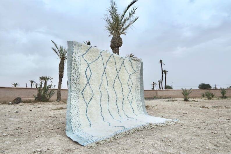 Moroccan rug with colourful patterns, handmade, size 150 x 250 cm.