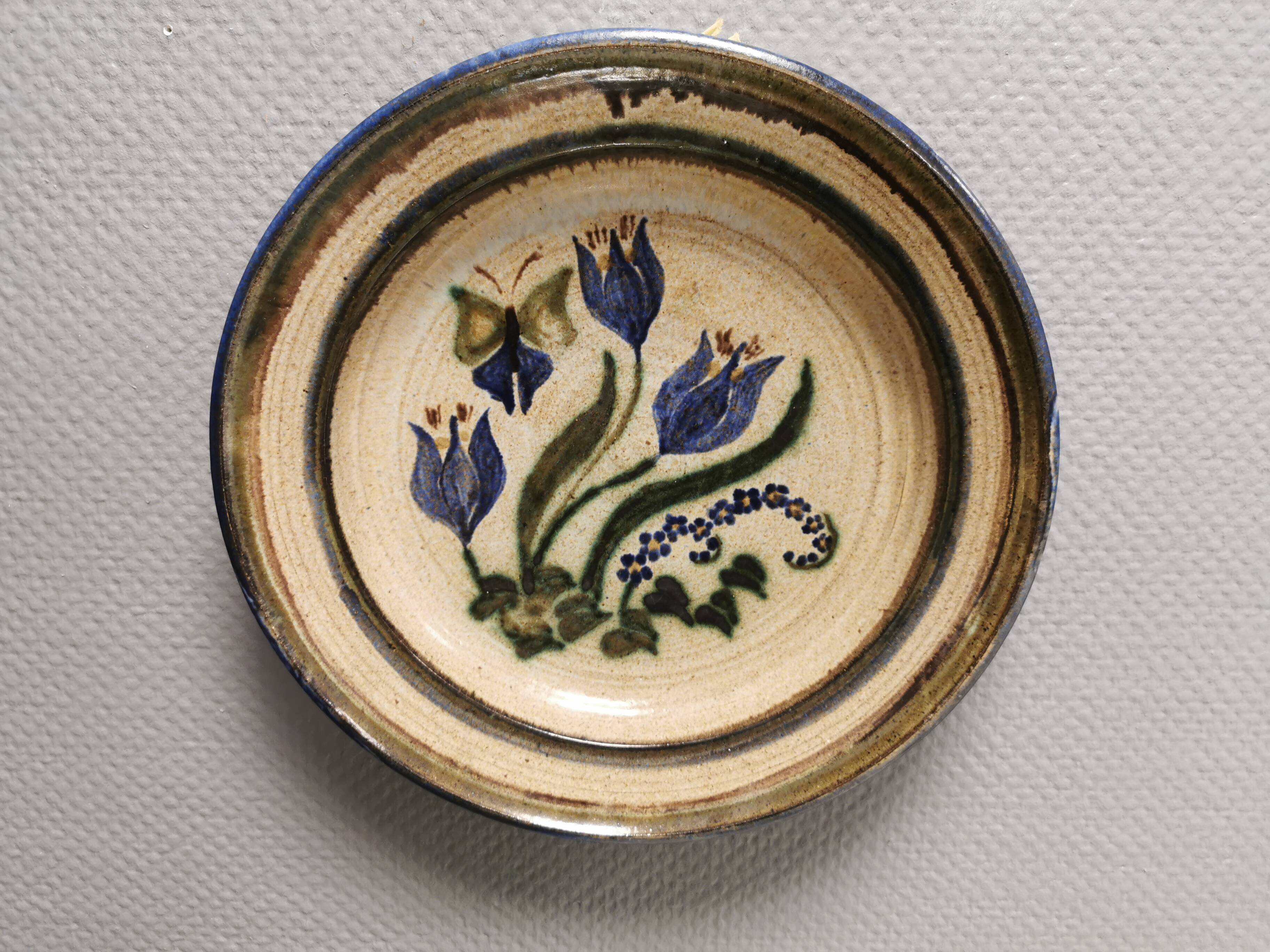 Large ceramic dish by Helge Jacobsen (HJ), Denmark, 1970s.