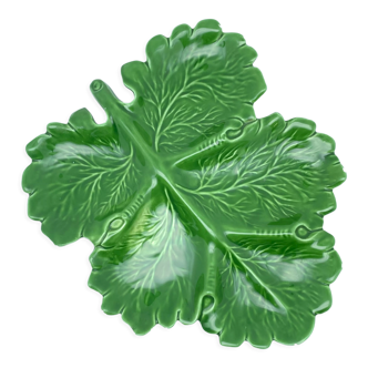 Leaf-shaped compartmentalized serving dish