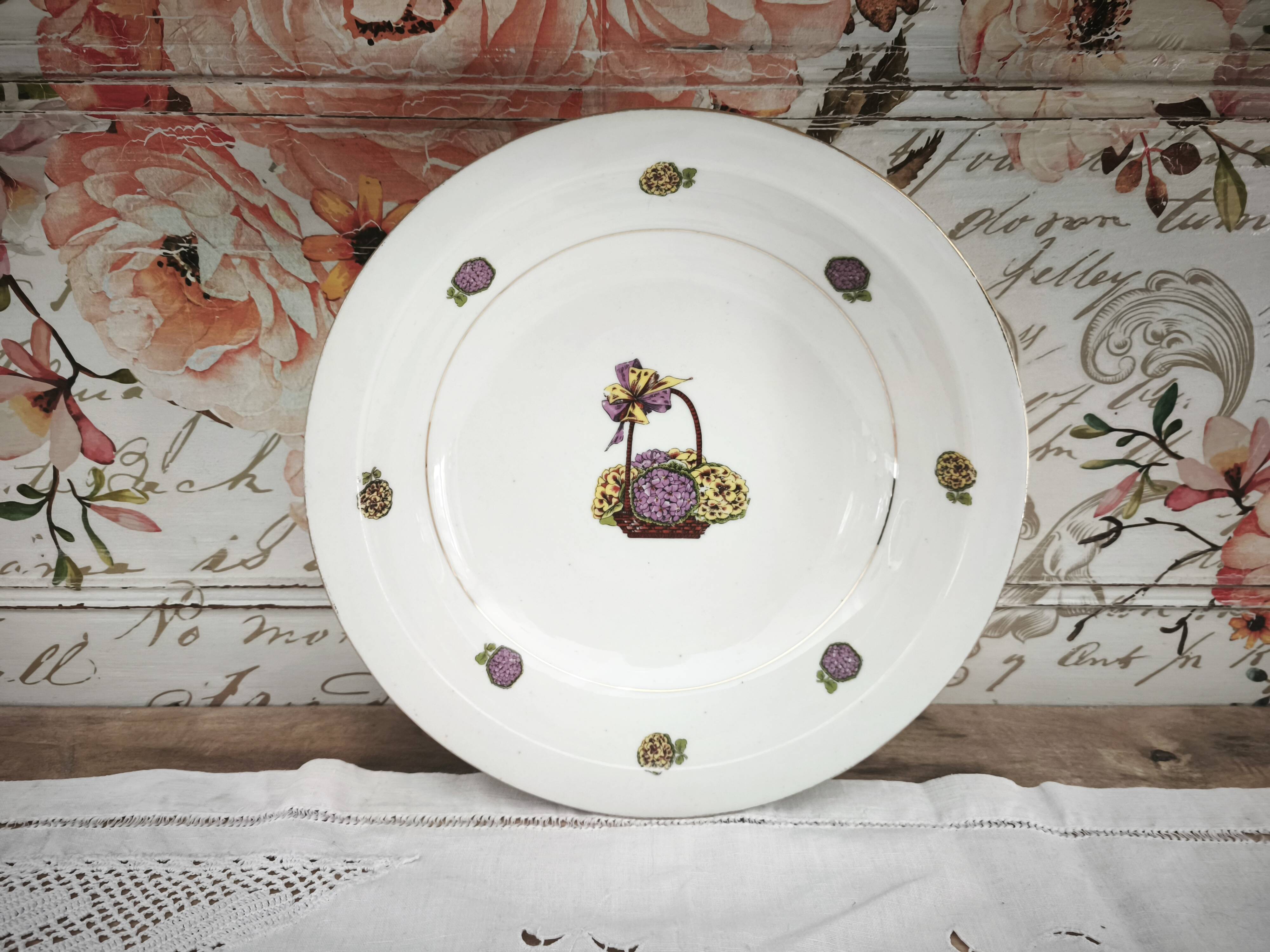Shallow round plate in Limoges porcelain with a hydrangea basket design.