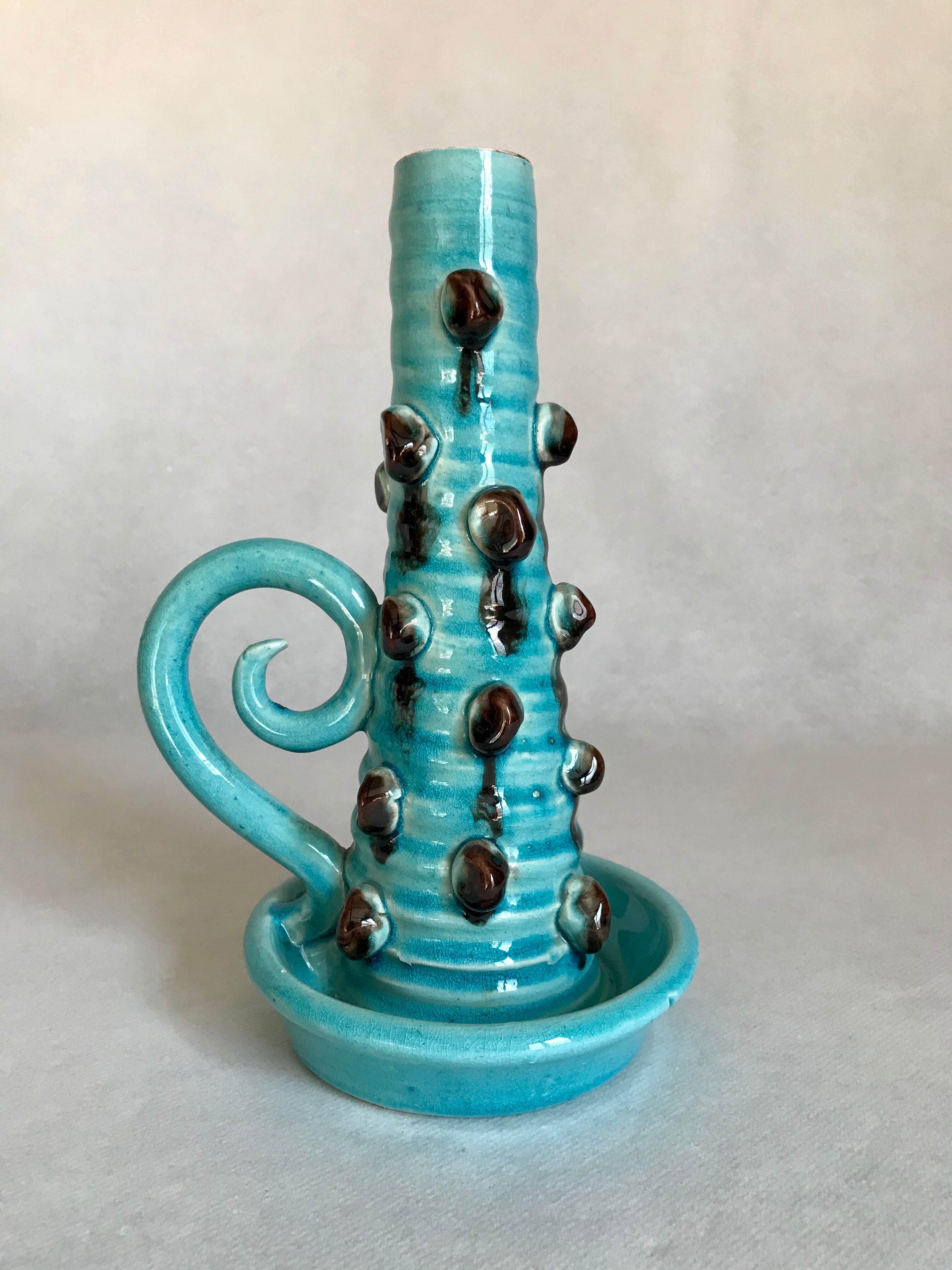 Pied de lampe ou bougeoir Accolay à décor de boules, émail bleu turquoise et brun, vers 1960-1970.
