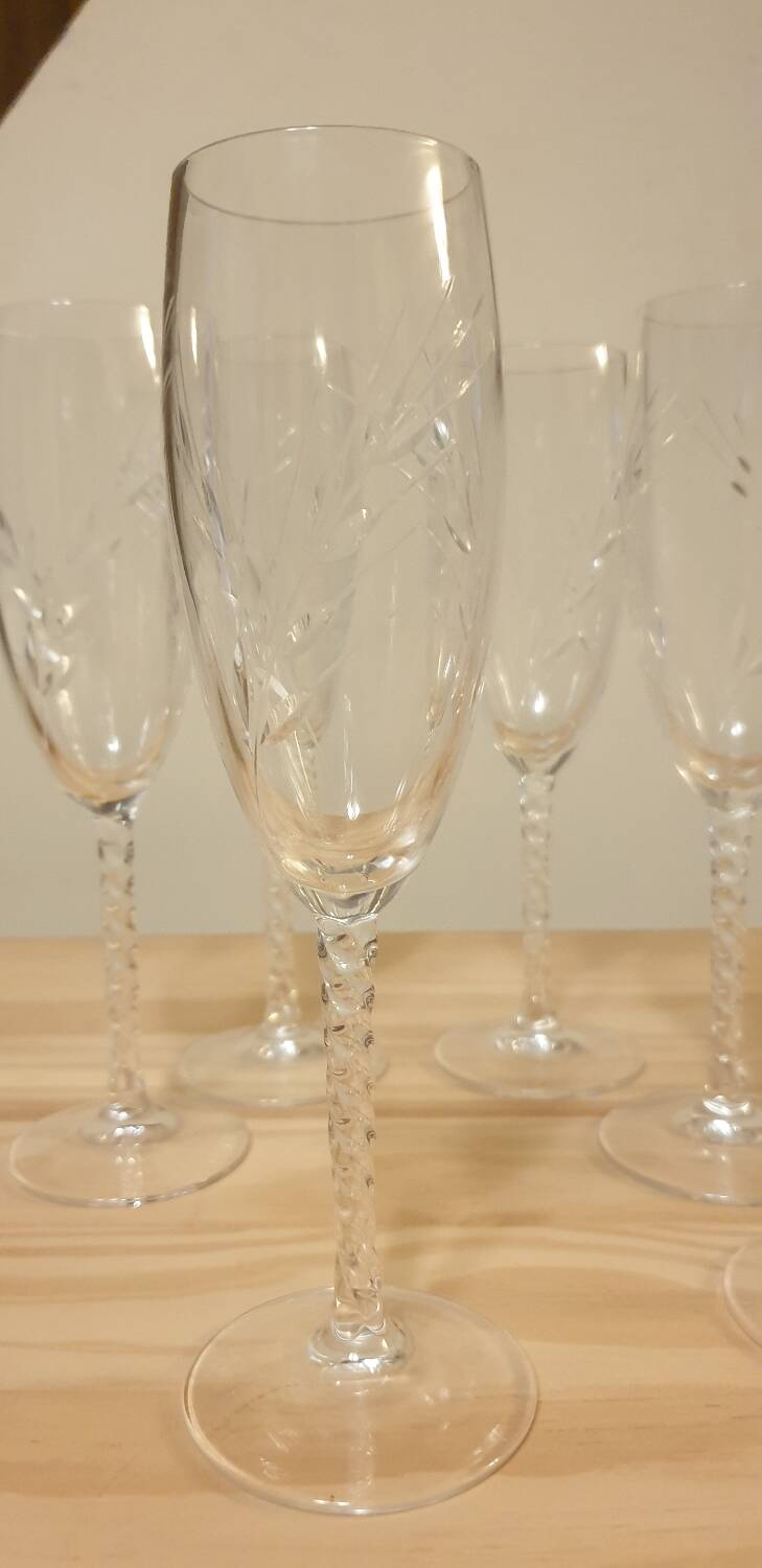 6 crystal flutes