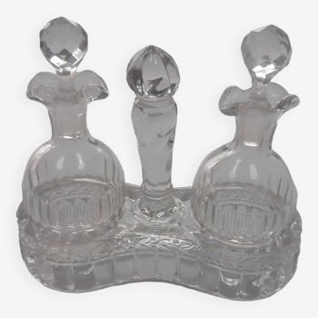 Vinegar cruet signed Saint Louis