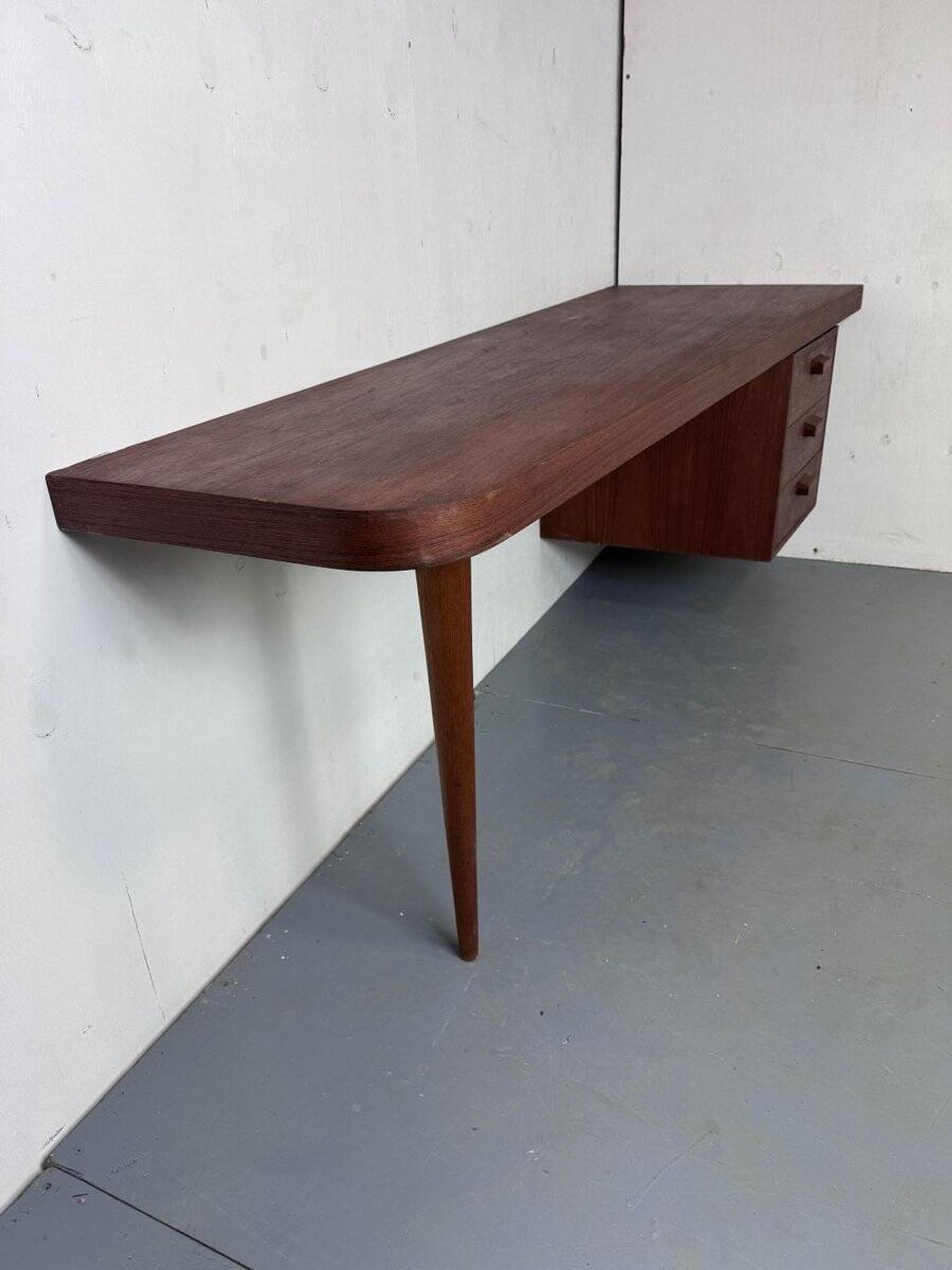Bureau danois moderniste en teck, années 1950