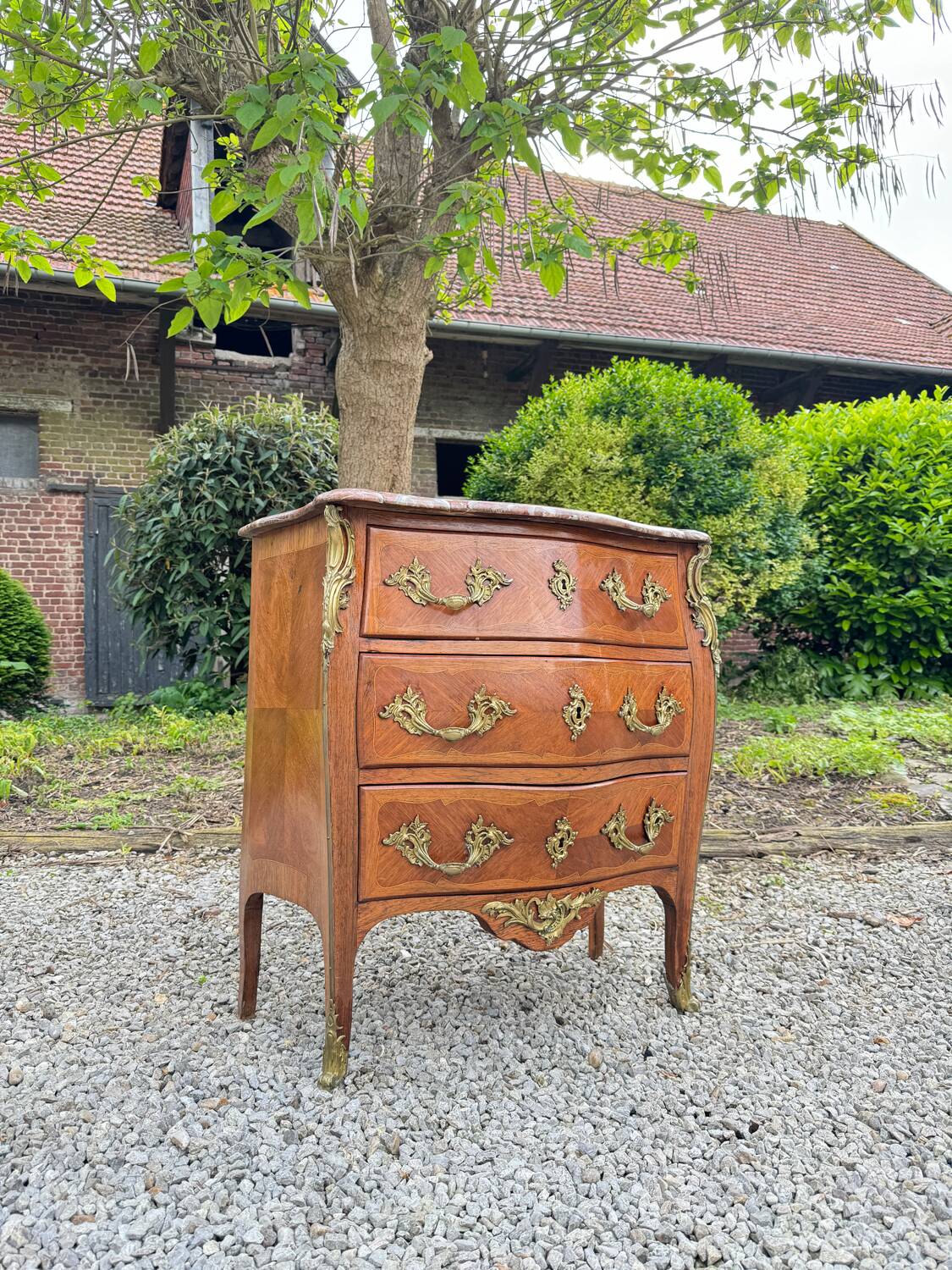 Curved chest of drawers in Louis XV style marquetry, 19th century