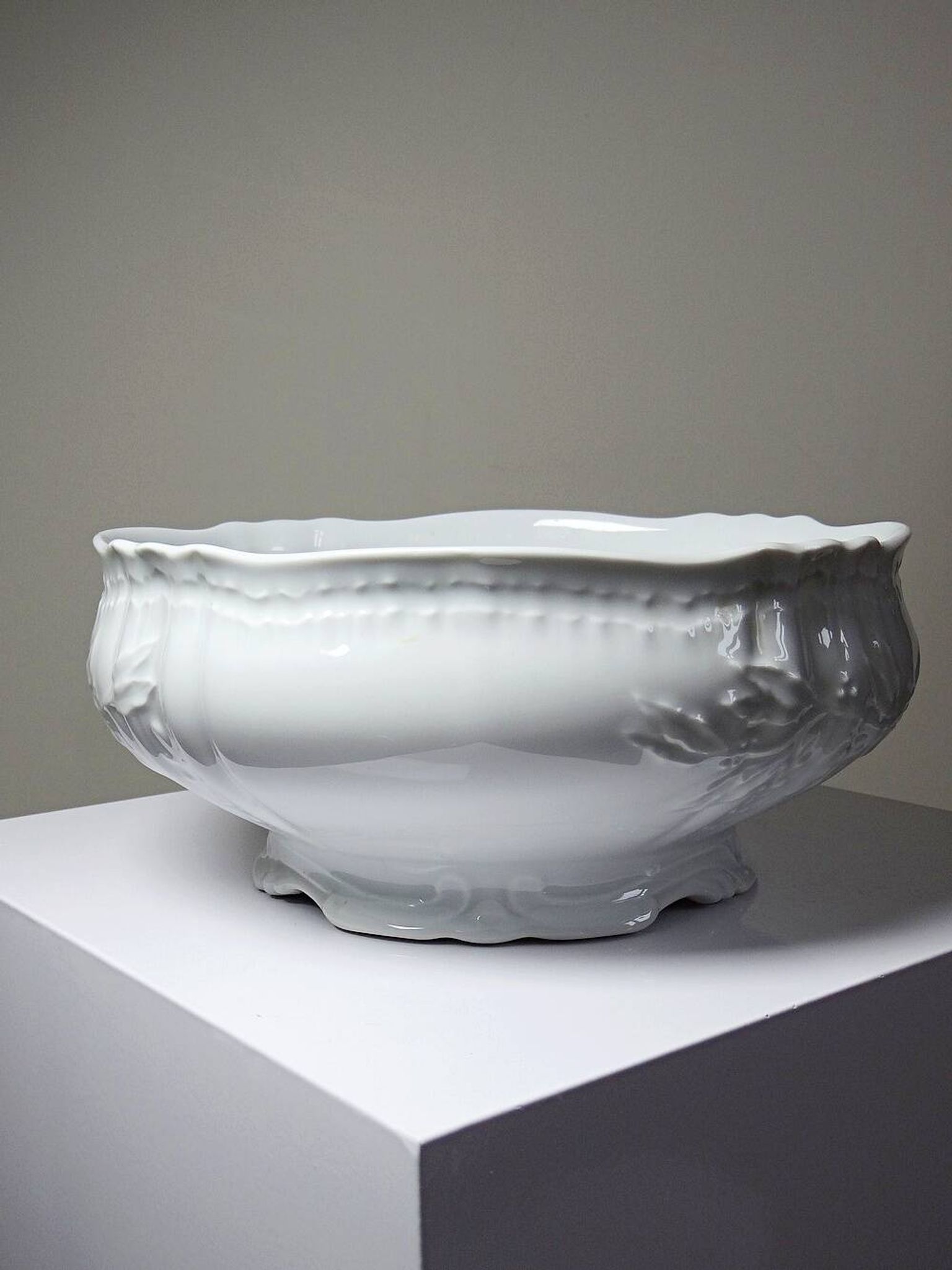 Grand saladier vintage Bernardaud attribué, modèle Louvre, porcelaine de Limoges