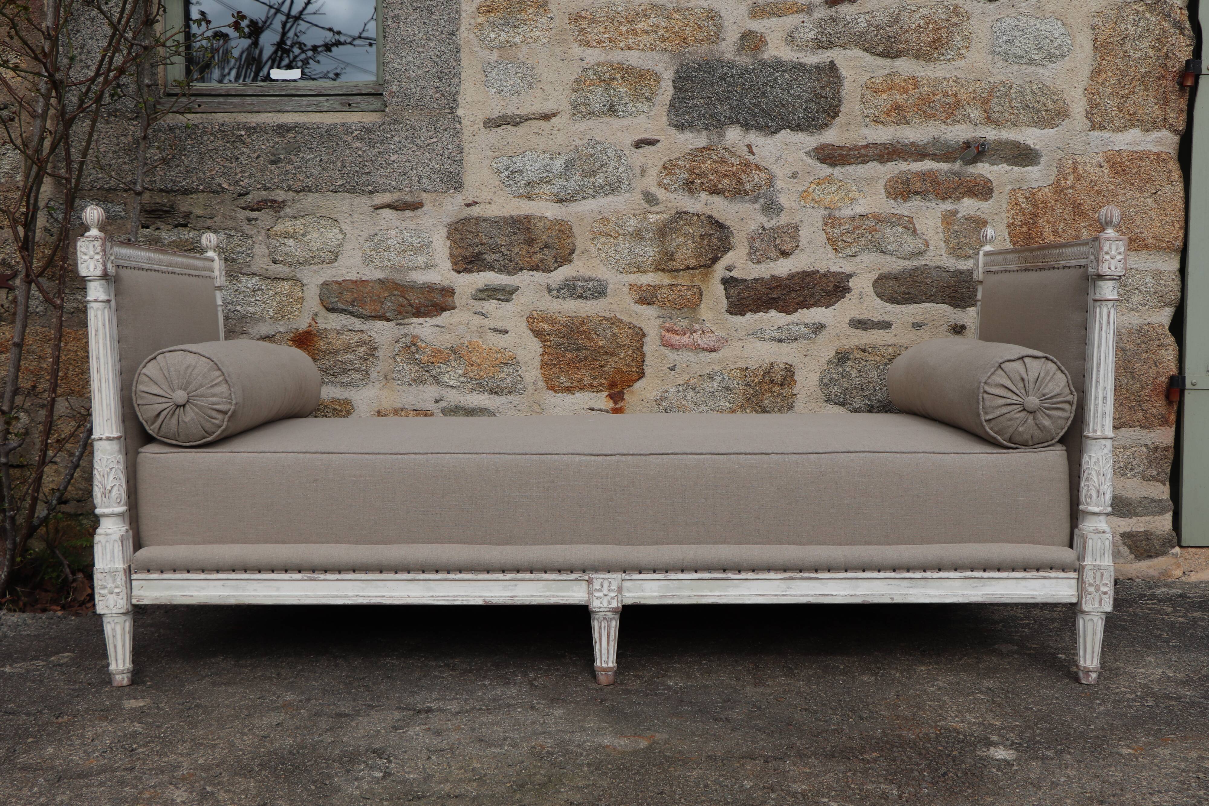Daybed - Louis XVI style bench, reupholstered in linen