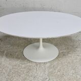 Knoll coffee table, Eero Saarinen, "tulip" model, white melamine wood. Signed, USA, circa 1960