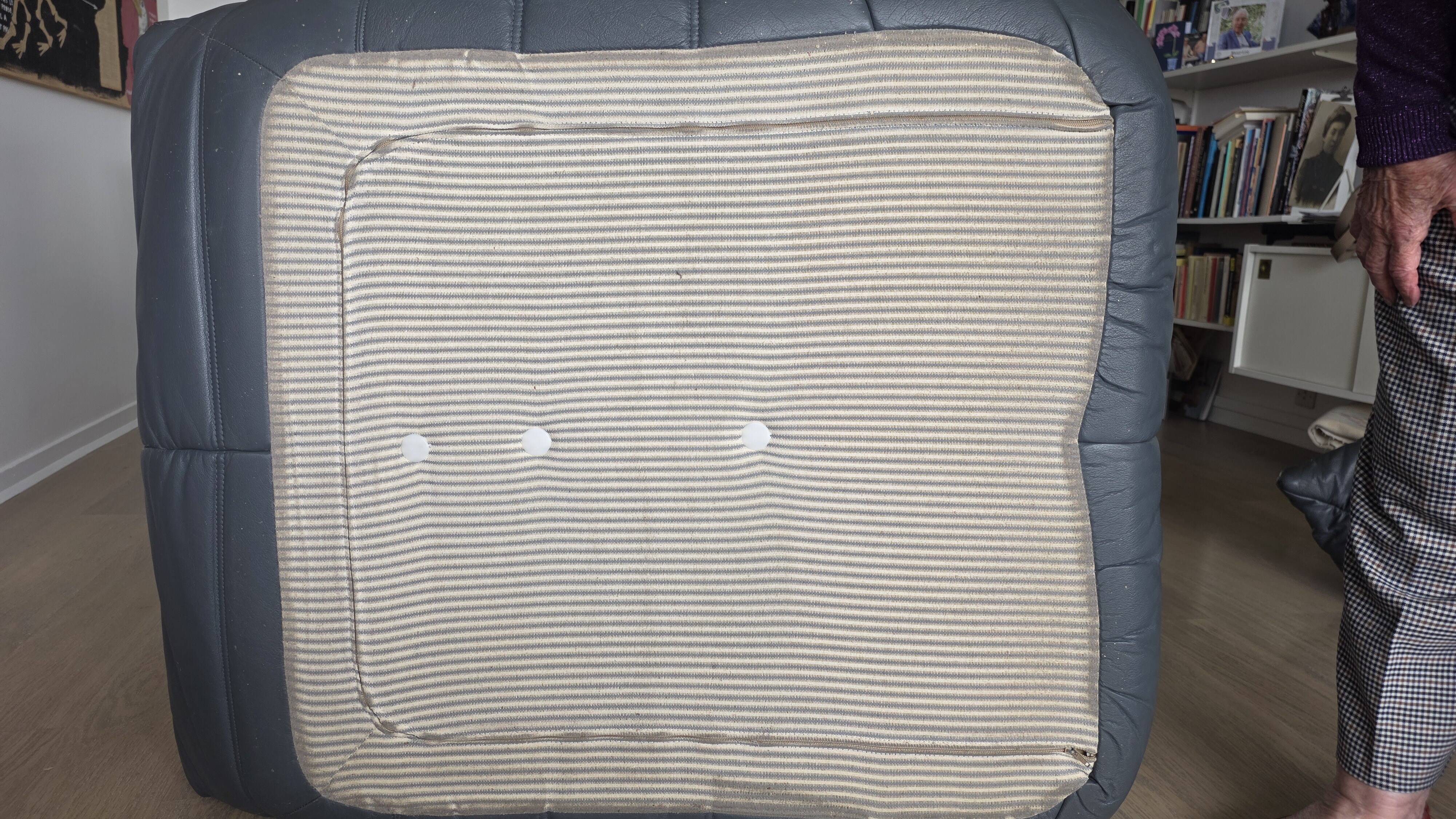 Vintage original Togo leather set – Ligne Roset with tags