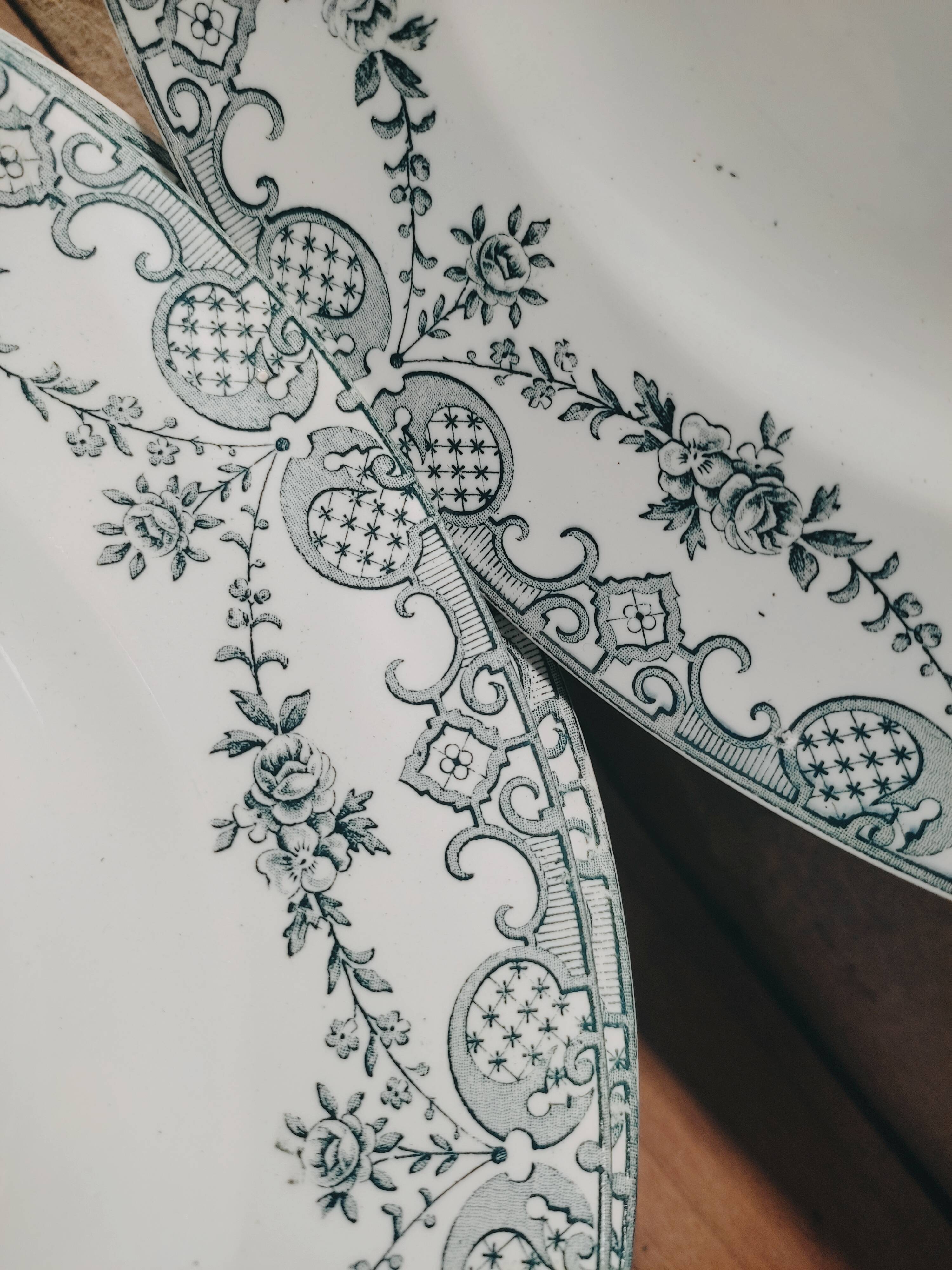 6 old plates in earthenware model Versailles