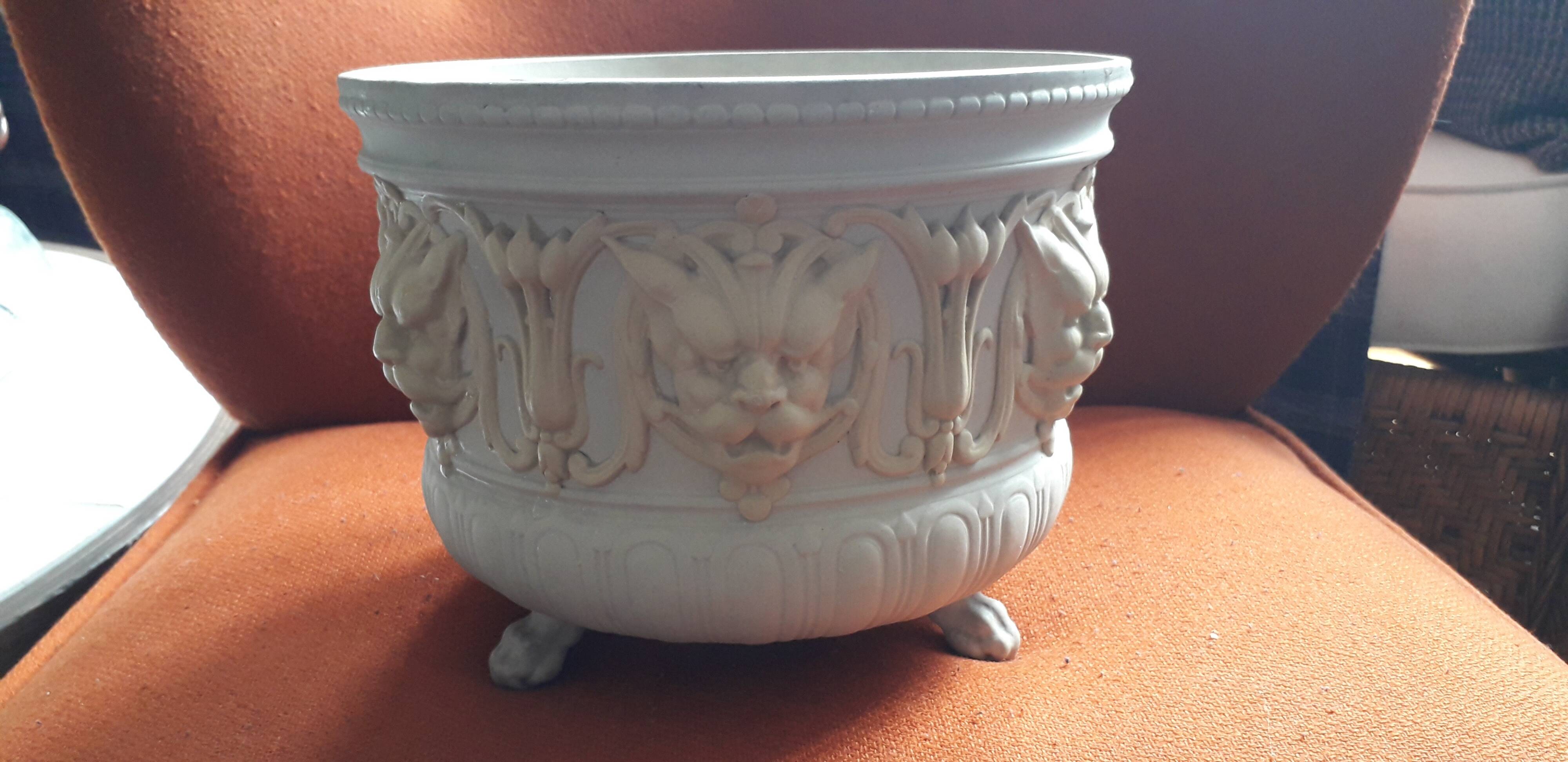 Very rare fine stoneware pot signed Sarreguemines from the end of the 19th century