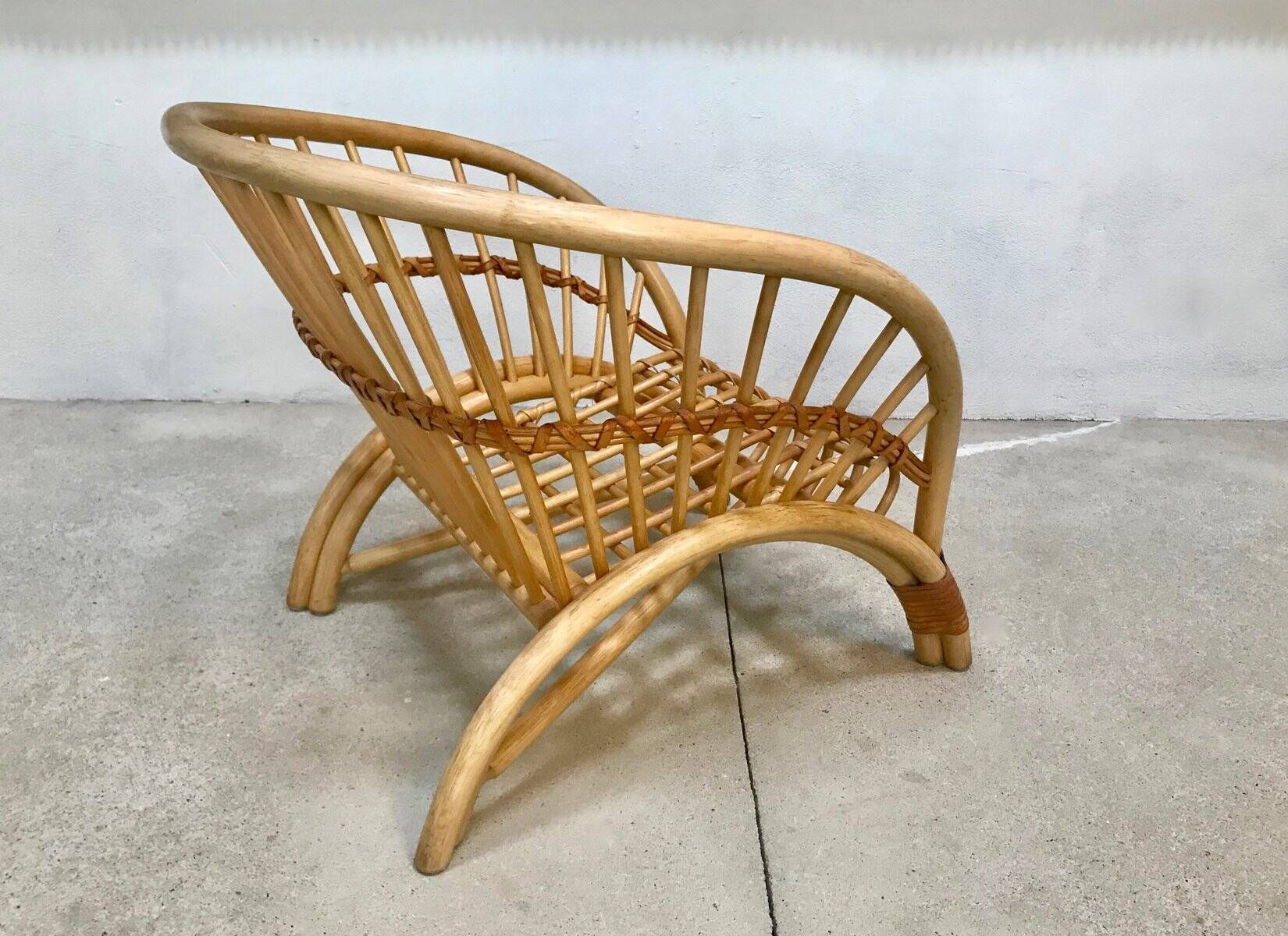 Handcrafted Bamboo lounge chair with leather lacings, Italy 1970s