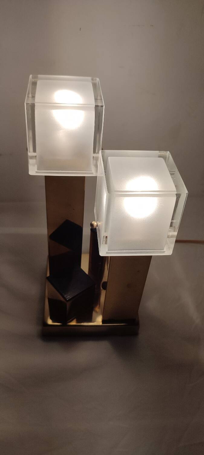 Lámpara de mesa de metal. Italia,1970s.