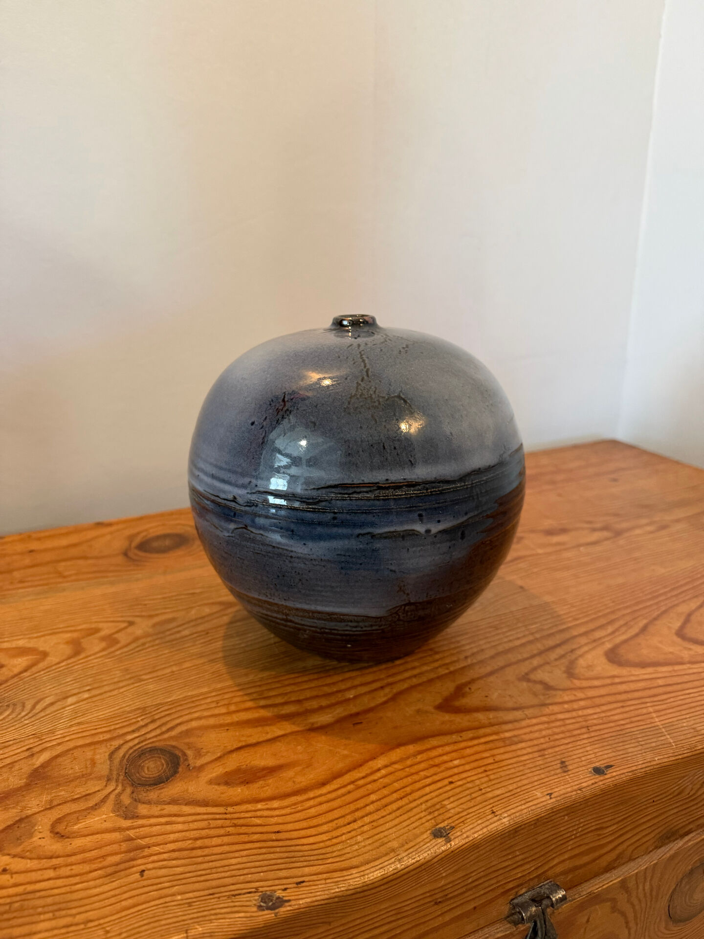 Vase boule signé en grès émaillée dans le goût de Antonio Lampecco