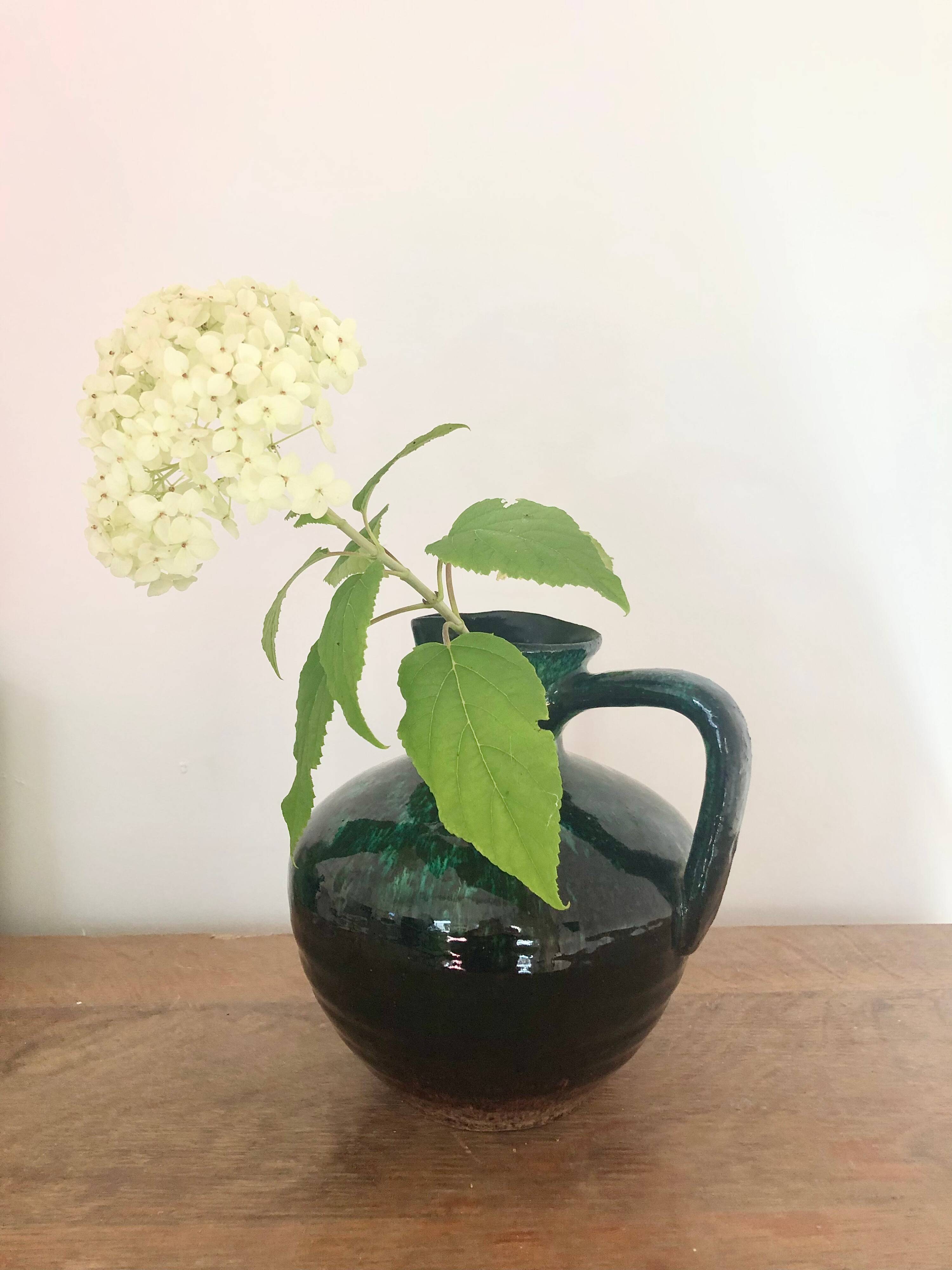 Accolay Vase