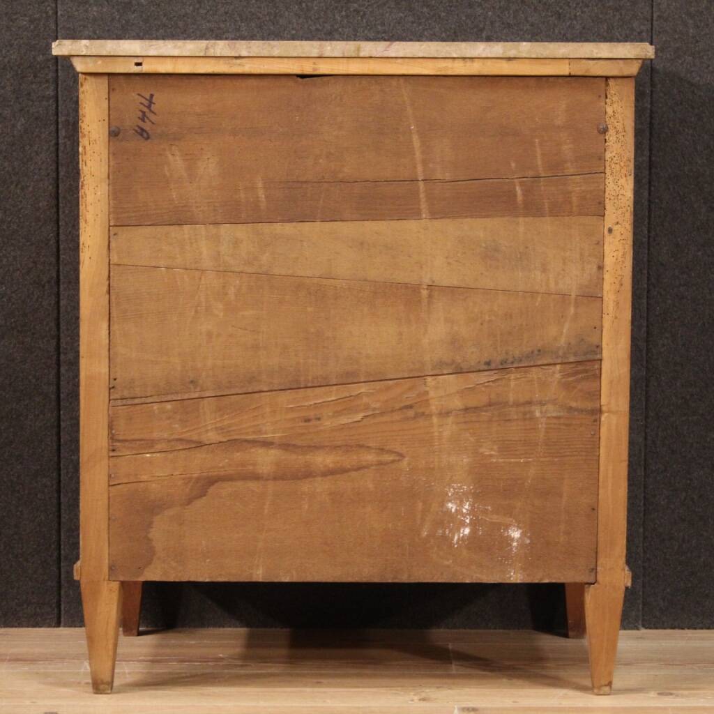 Petite commode française de style Louis XVI