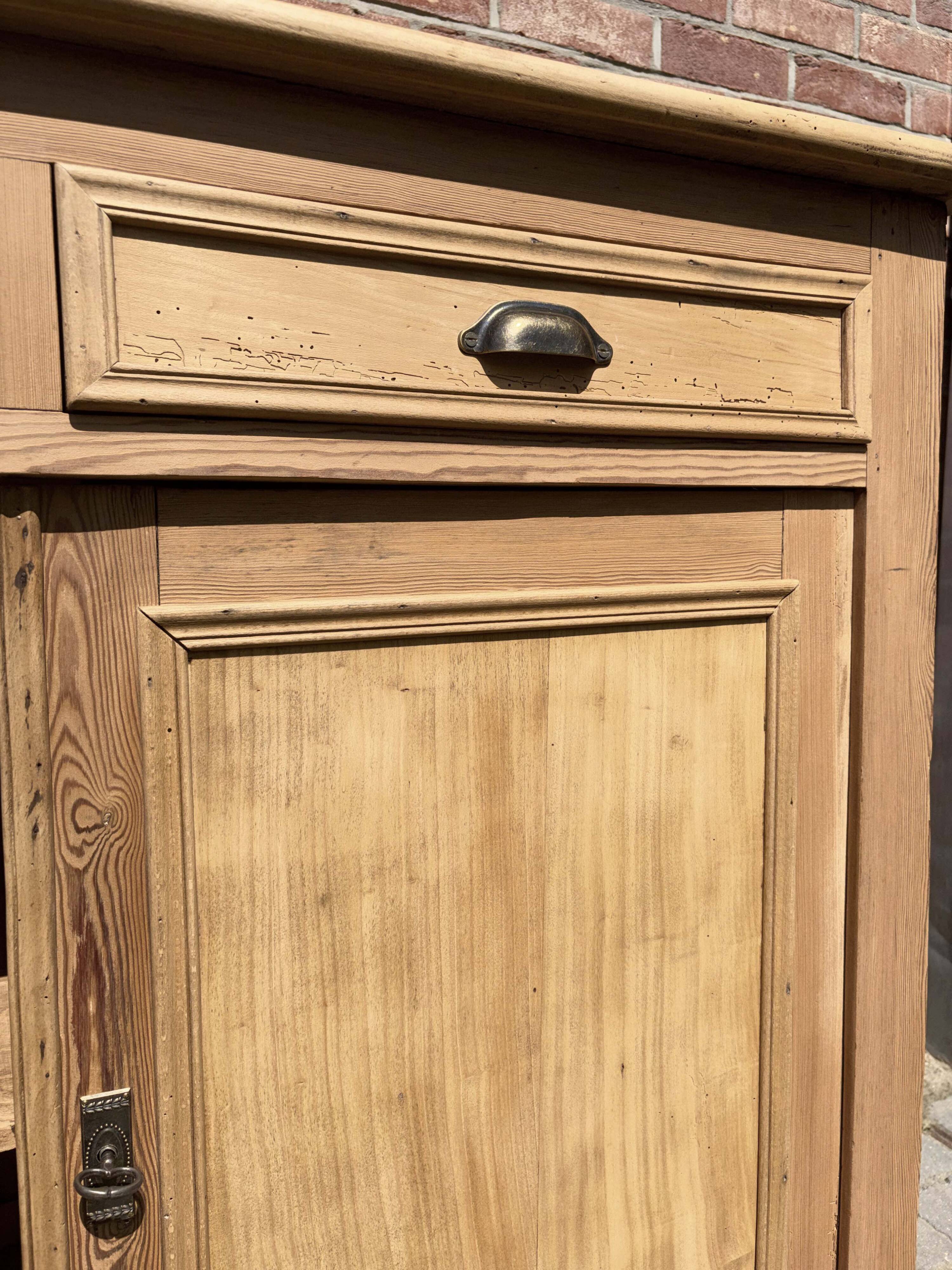 buffet parisien ancien en bois fruitier et pin