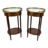 Paire de tables de chevet de style Louis XVI en acajou, dessus marbre