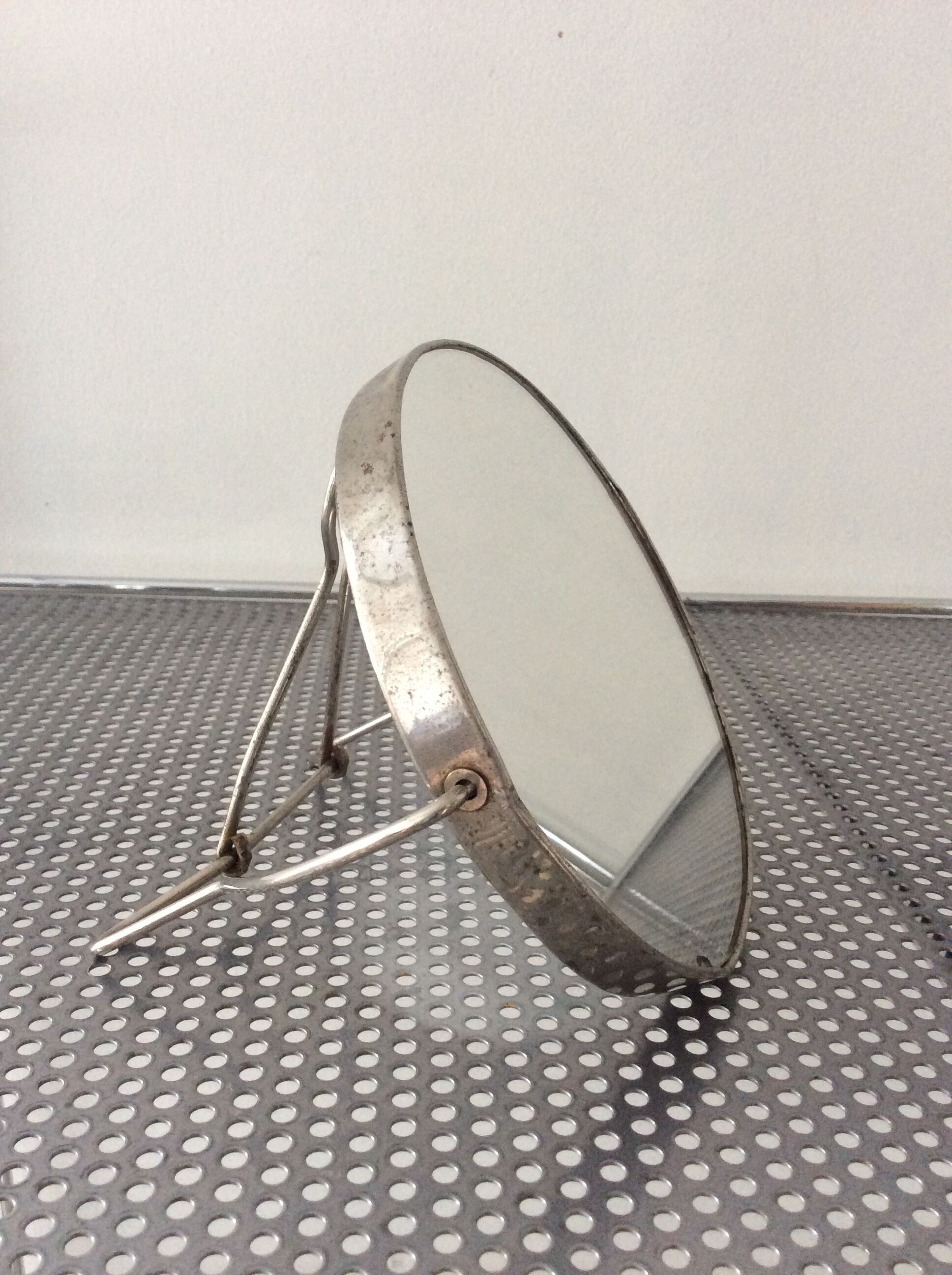 Round barber mirror from the 50s double-sided