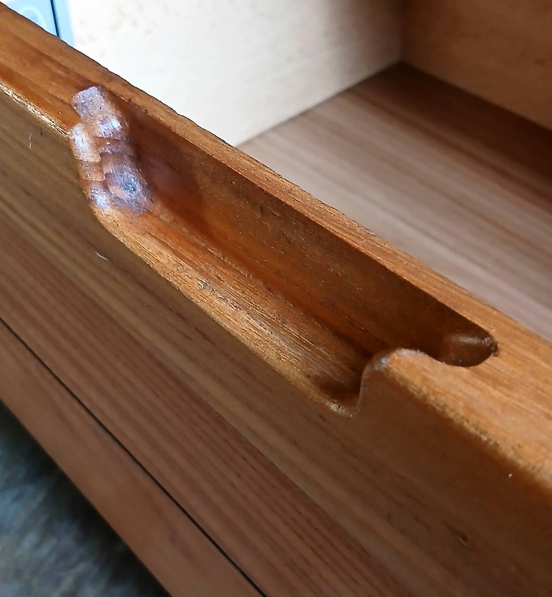 Brutalist bedside table in elm & laminate simat (doubinski brothers). 80's