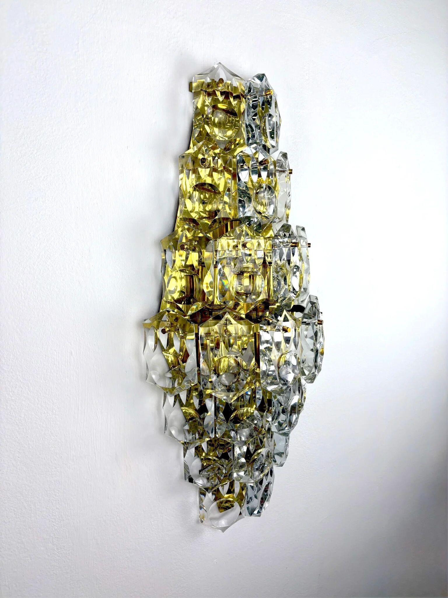 Applique murale en cristal taillé Kinkeldey XL à 7 niveaux, laiton doré, Allemagne, années 1970