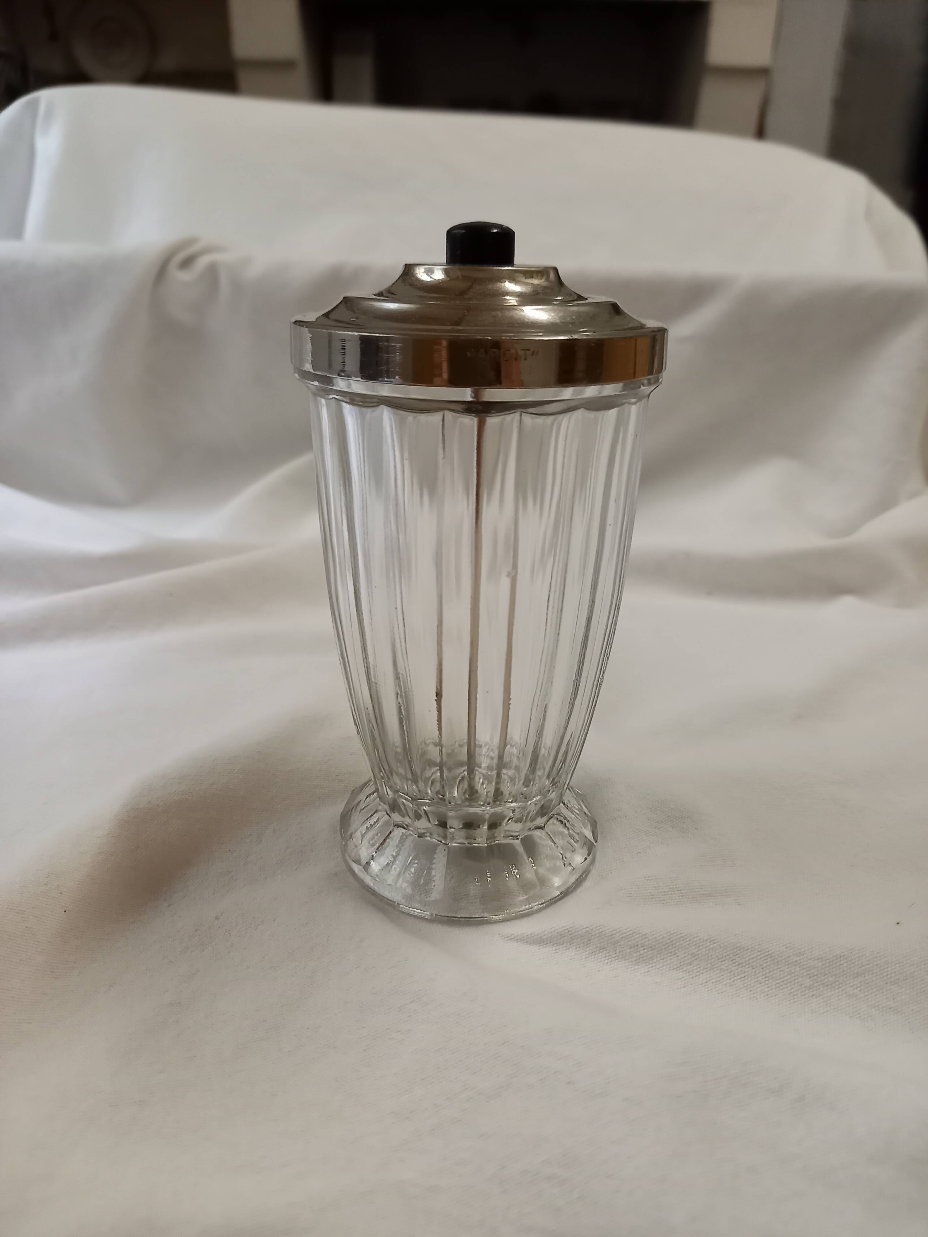 Saupoudreuse, sucrier en verre de style art déco