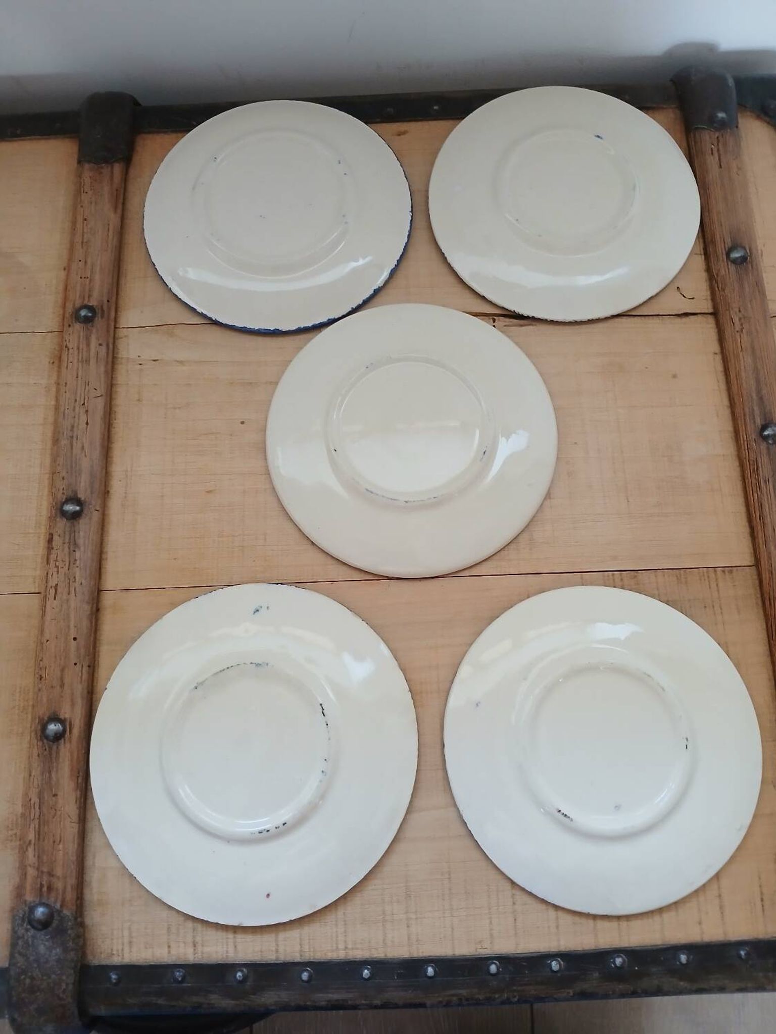 5 petites assiettes/ soucoupes Saint Clément