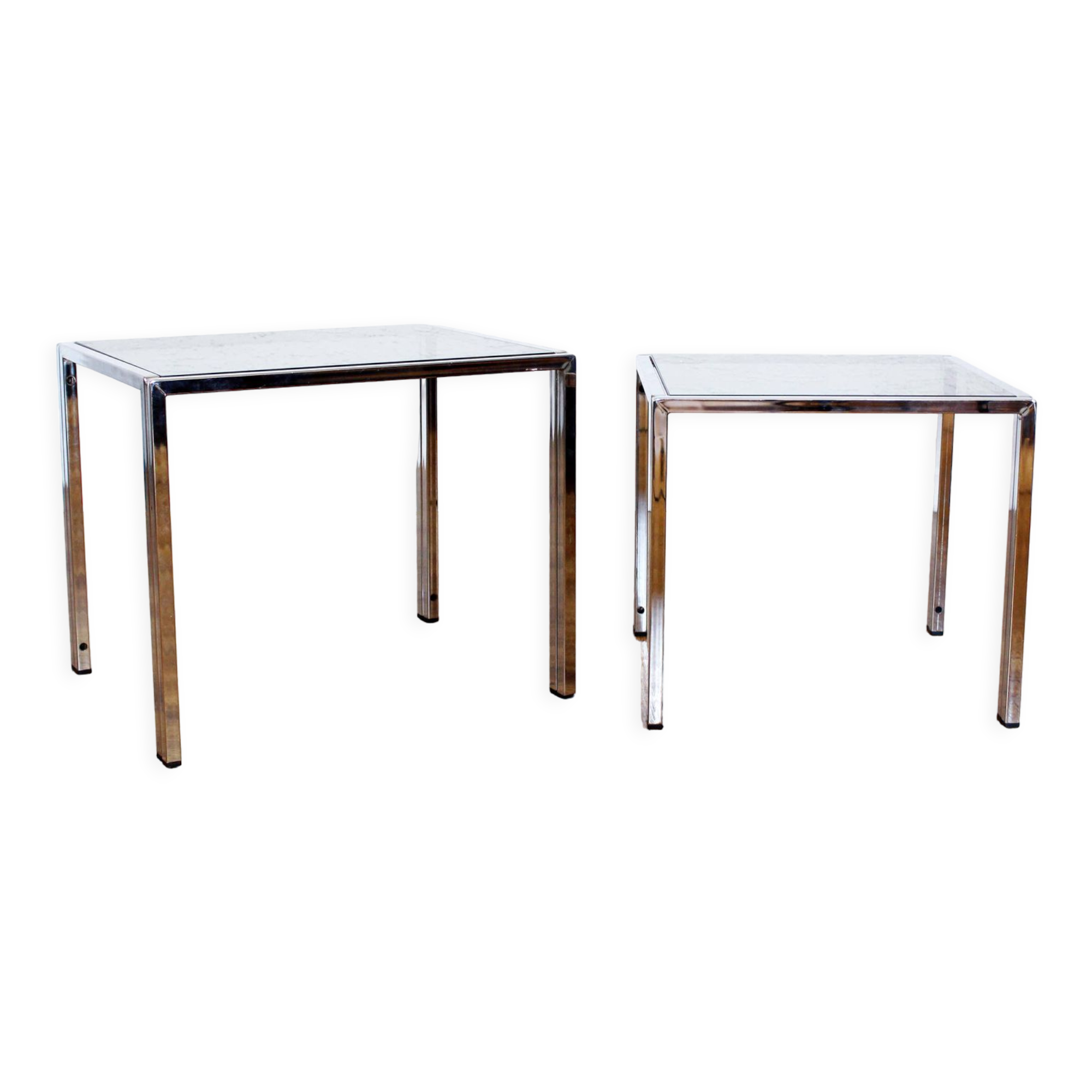 Pull-out tables in metal and glass