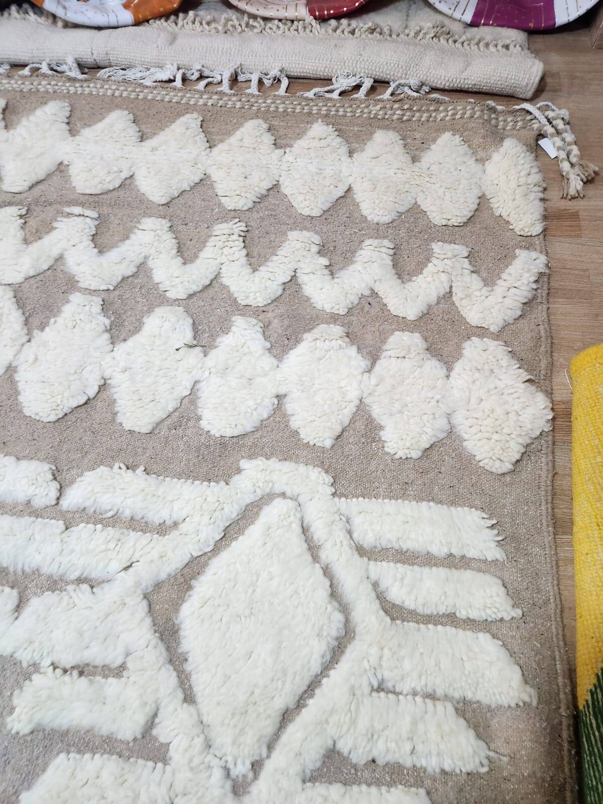Berber rug with natural geometric patterns 3*2m