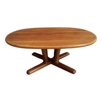 Table basse danoise ovale en teck par Dyrlund Danemark