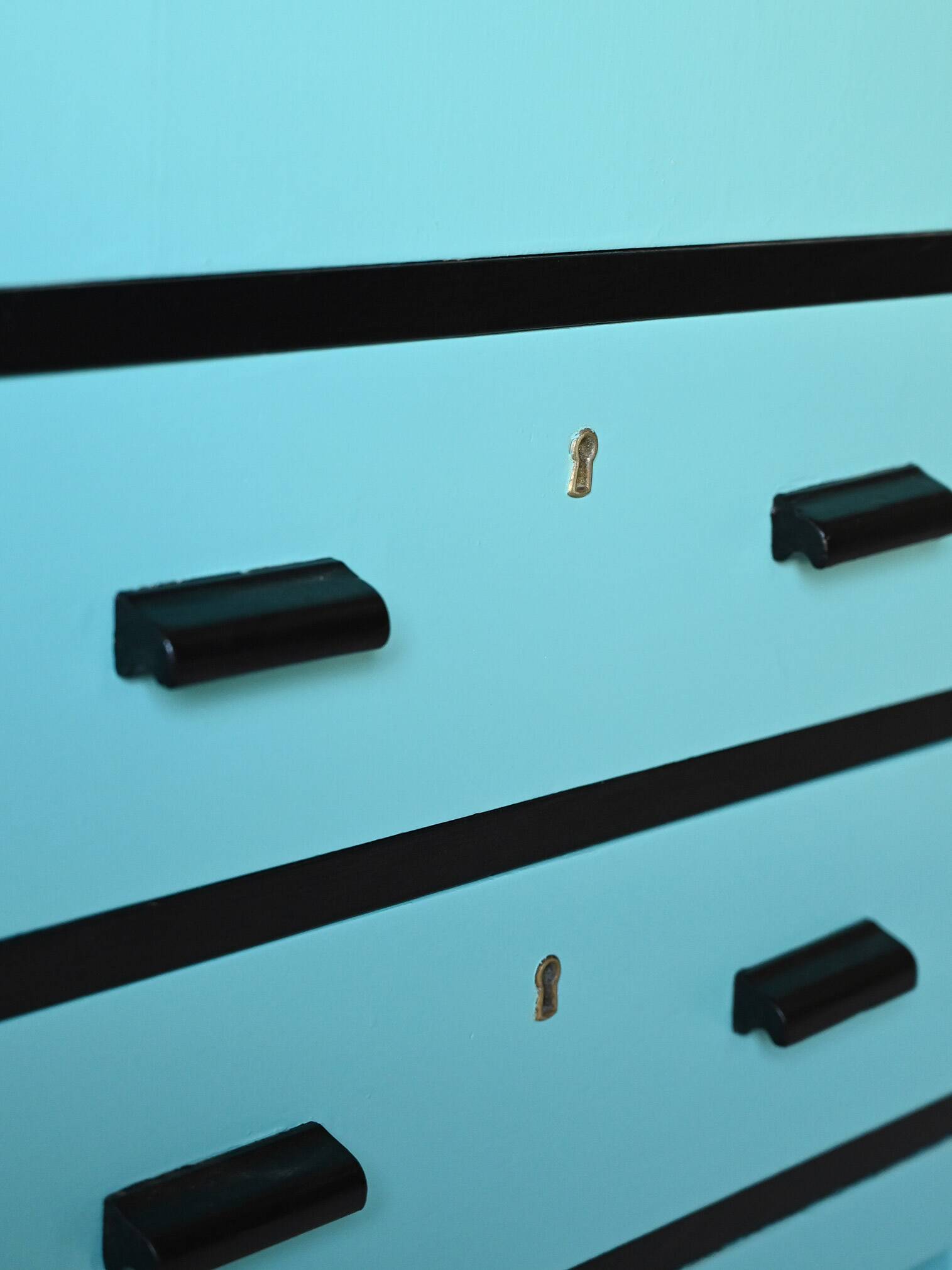 Armoire en bois vintage