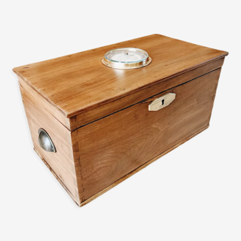 Coffre en bois restauré