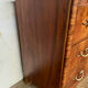 Commode galbée Art Déco en noyer
