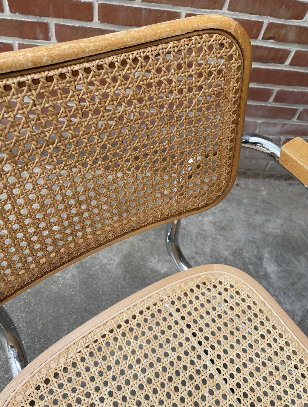 Cesca chair B64 with armrests by Marcel Breuer Design